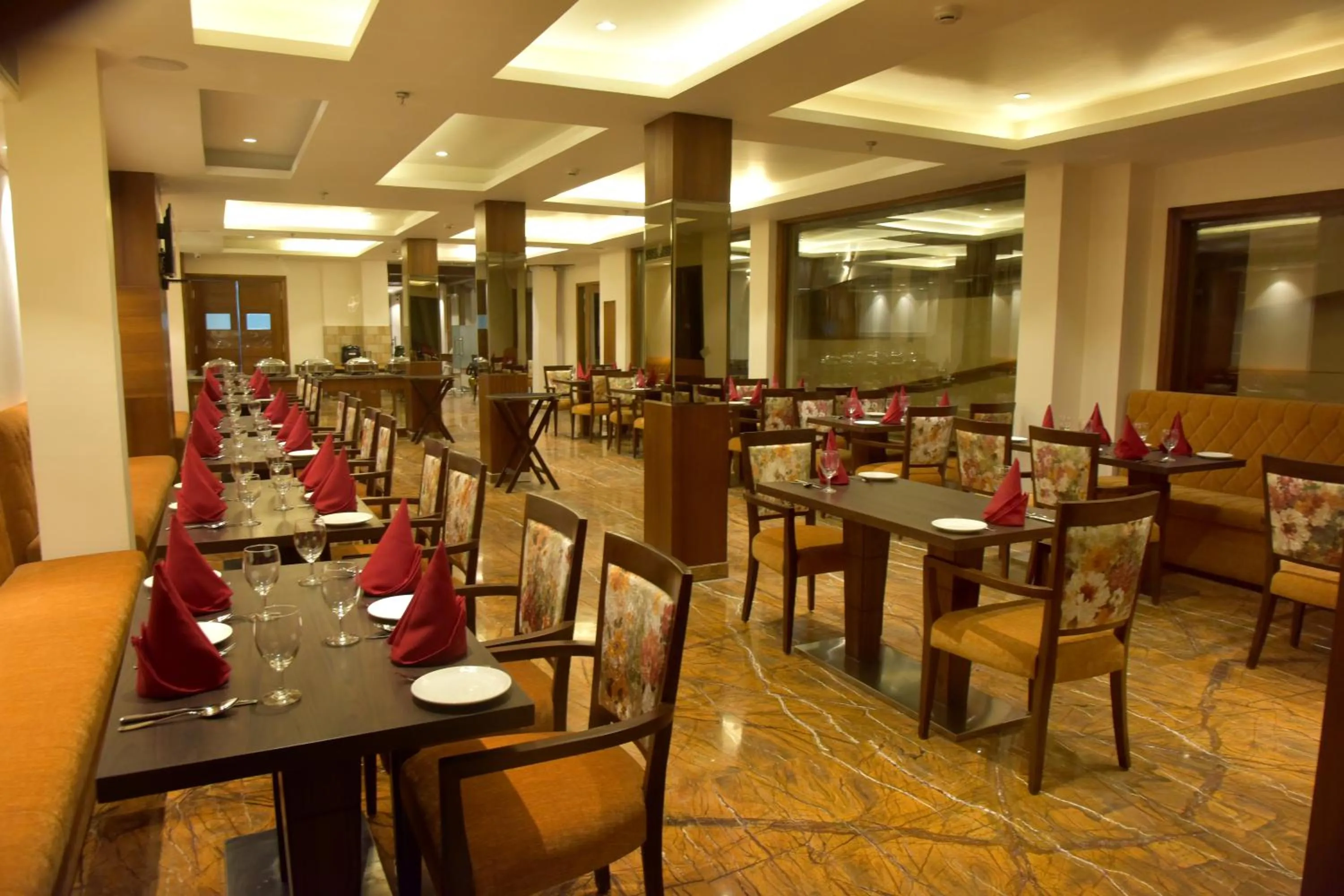Restaurant/places to eat in Royale Retreat Hotel & Spa Near Mall Road