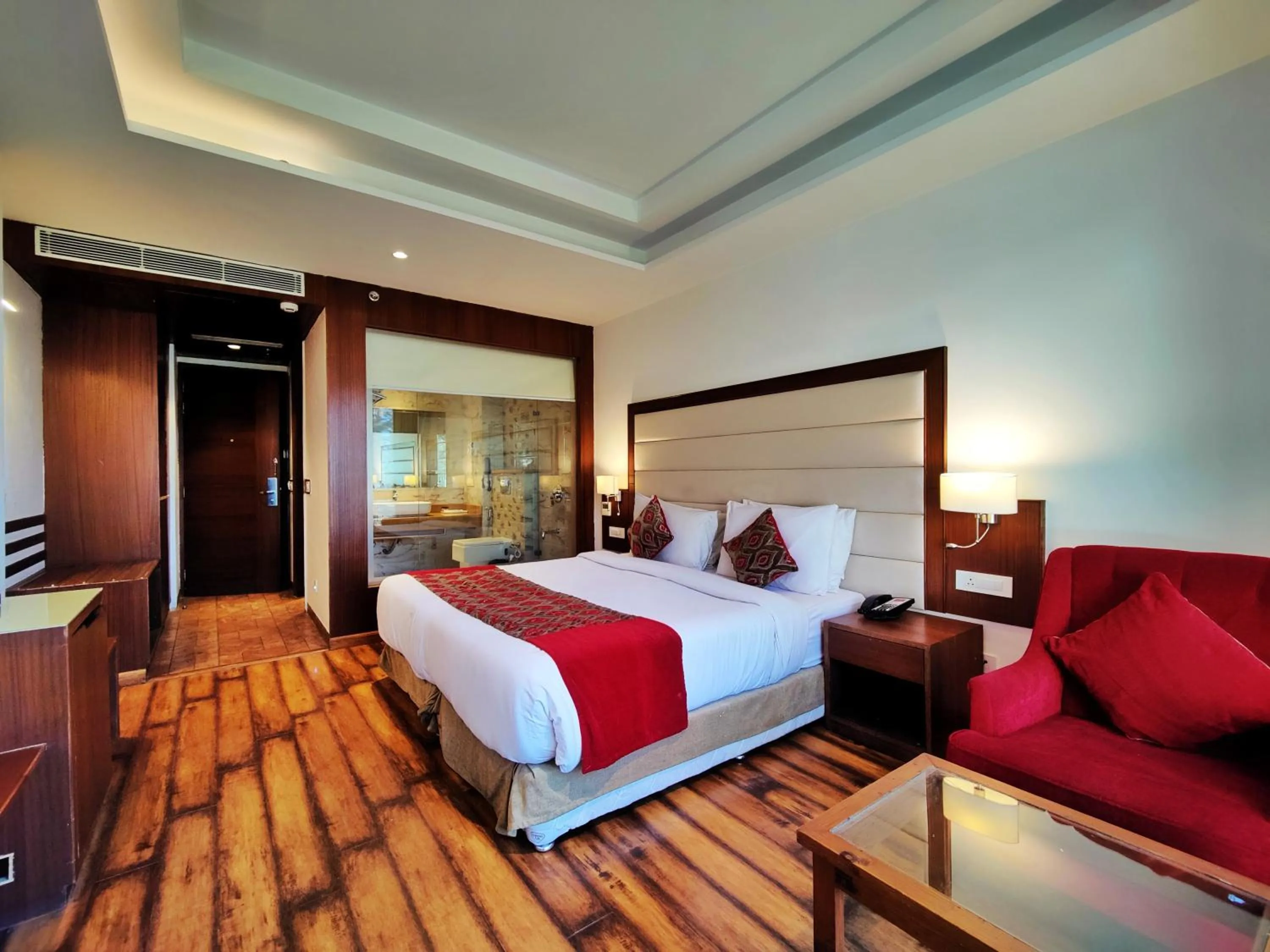 Bedroom, Bed in Royale Retreat Hotel & Spa Near Mall Road