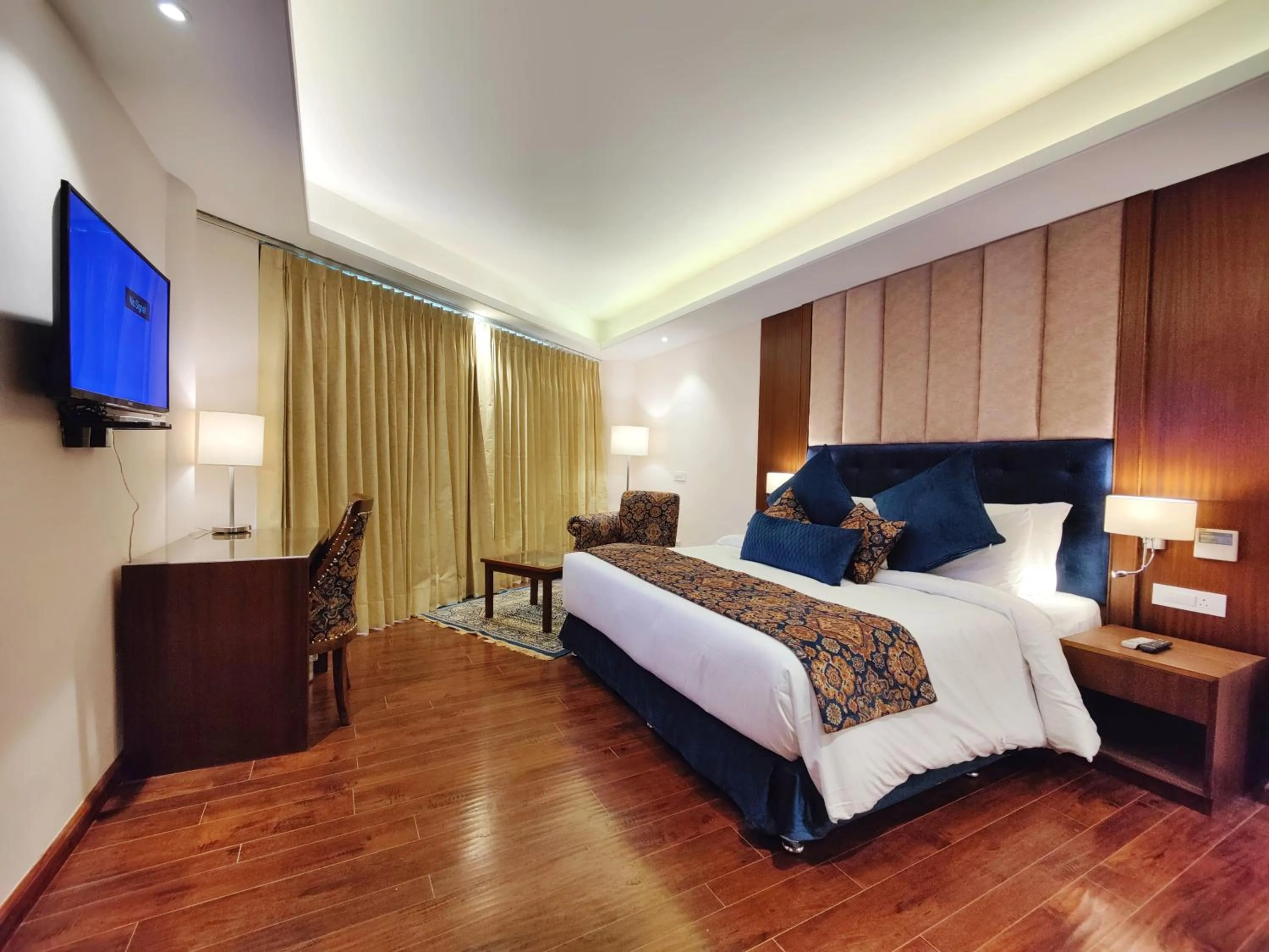 Bed in Royale Retreat Hotel & Spa Near Mall Road