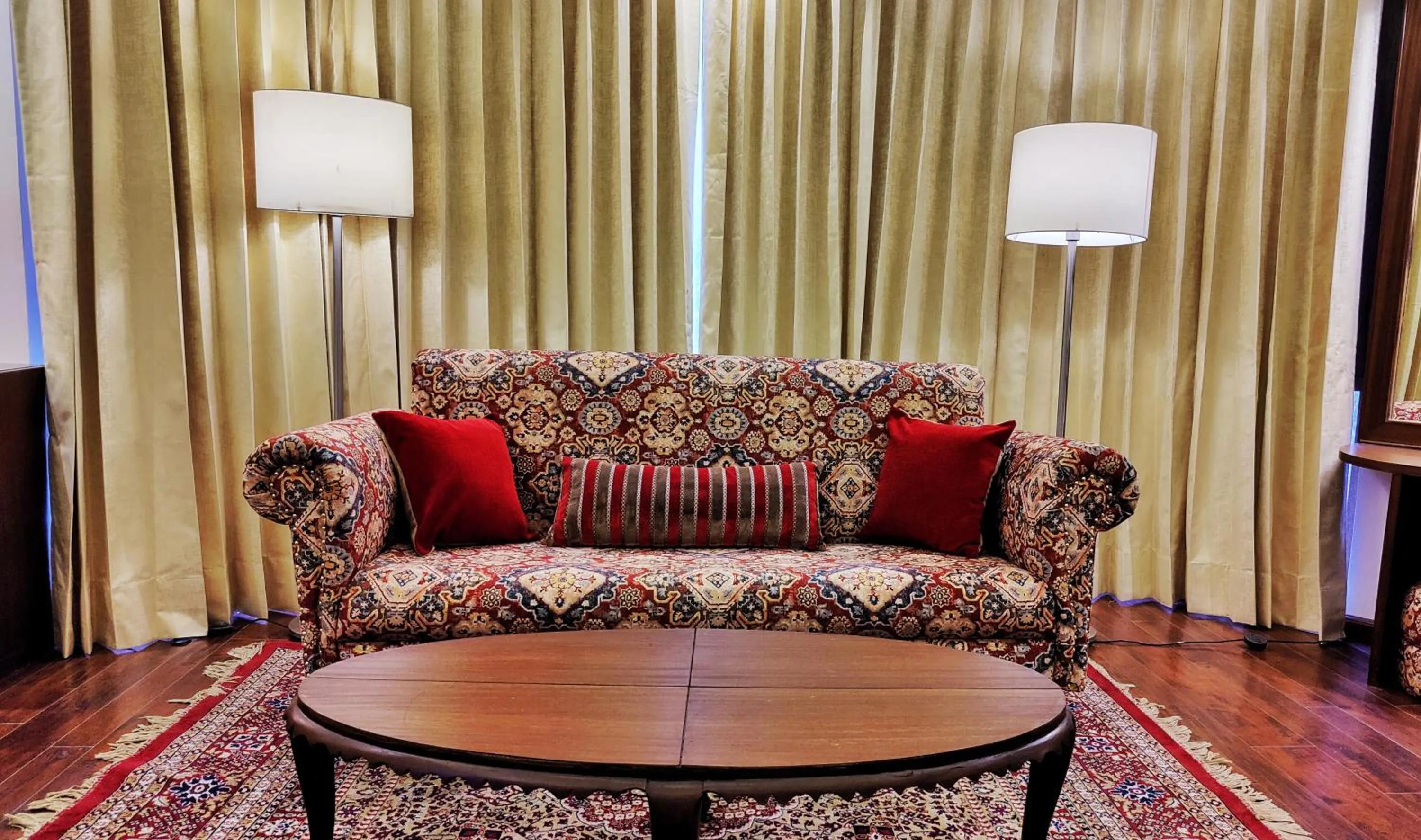 Seating area in Royale Retreat Hotel & Spa Near Mall Road