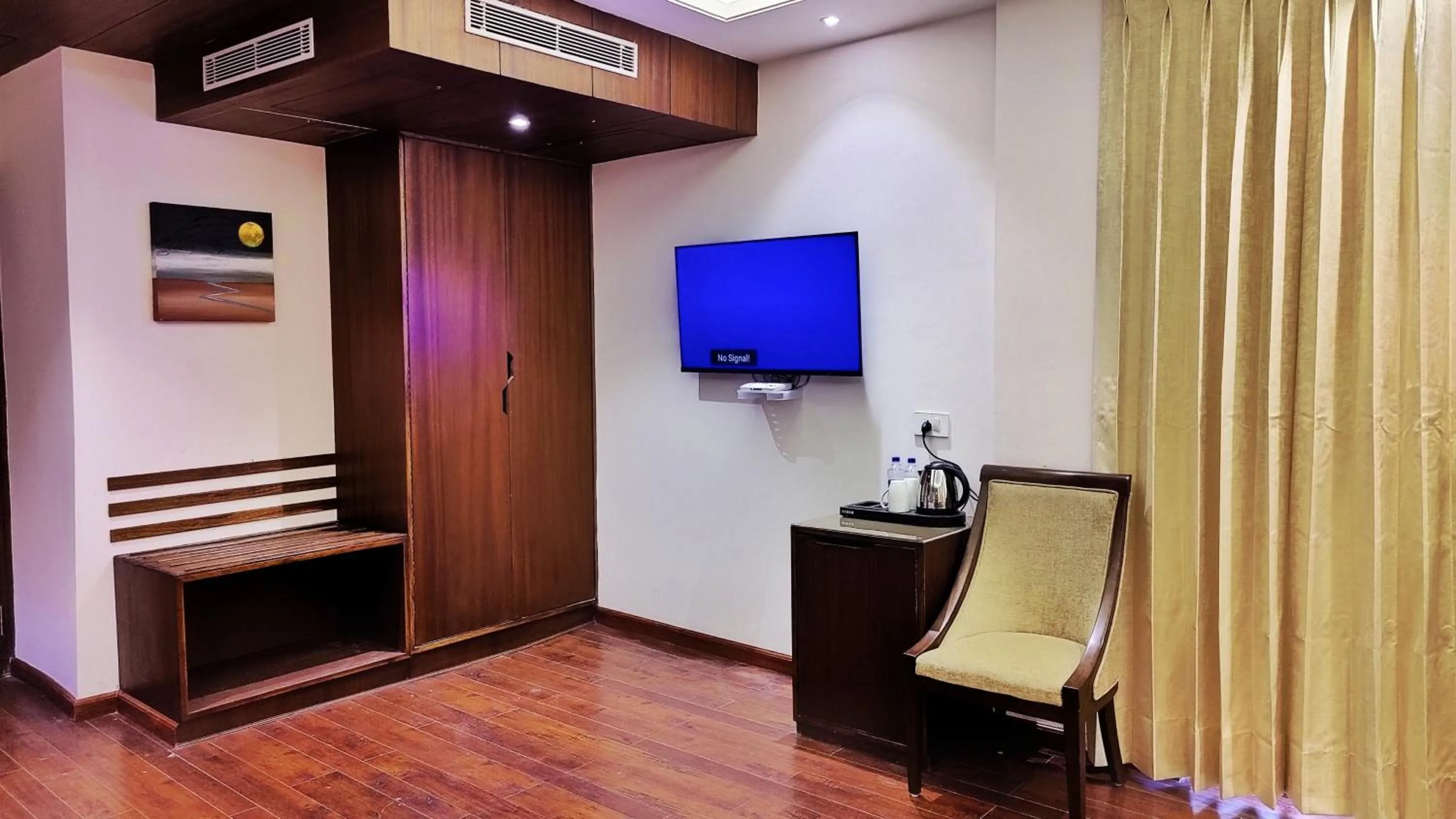 room service in Royale Retreat Hotel & Spa Near Mall Road