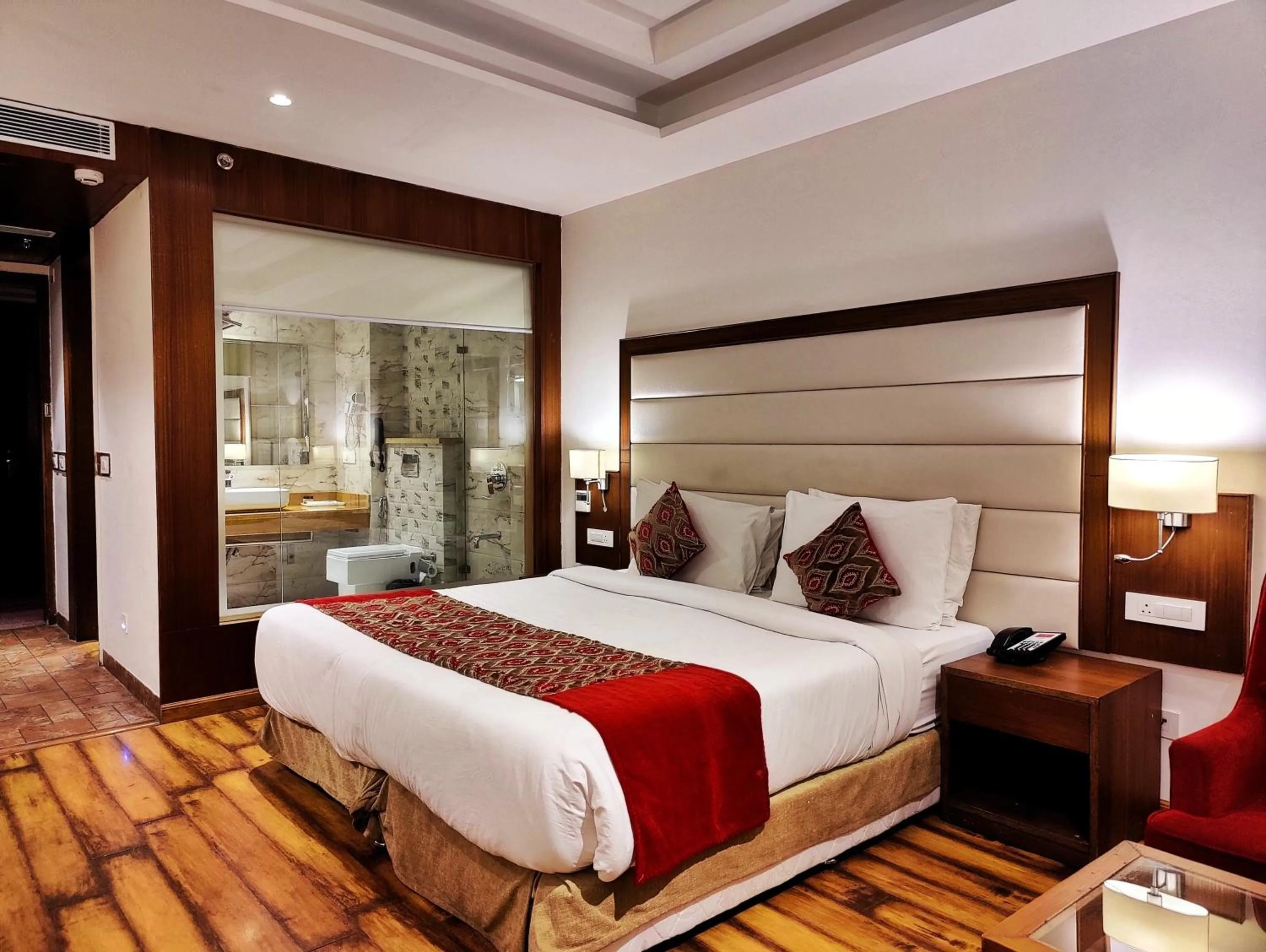 Bed in Royale Retreat Hotel & Spa Near Mall Road