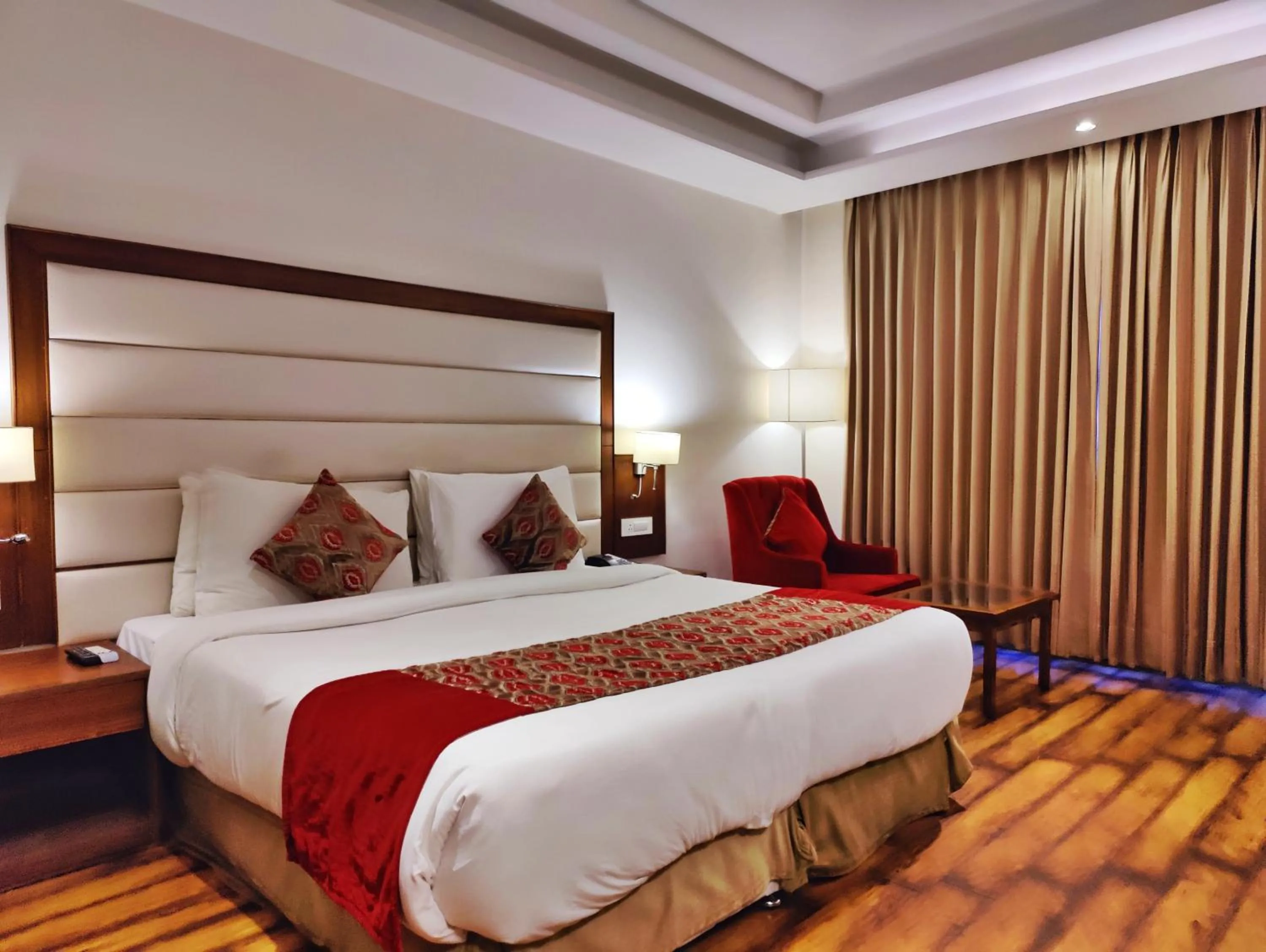 Bedroom, Bed in Royale Retreat Hotel & Spa Near Mall Road