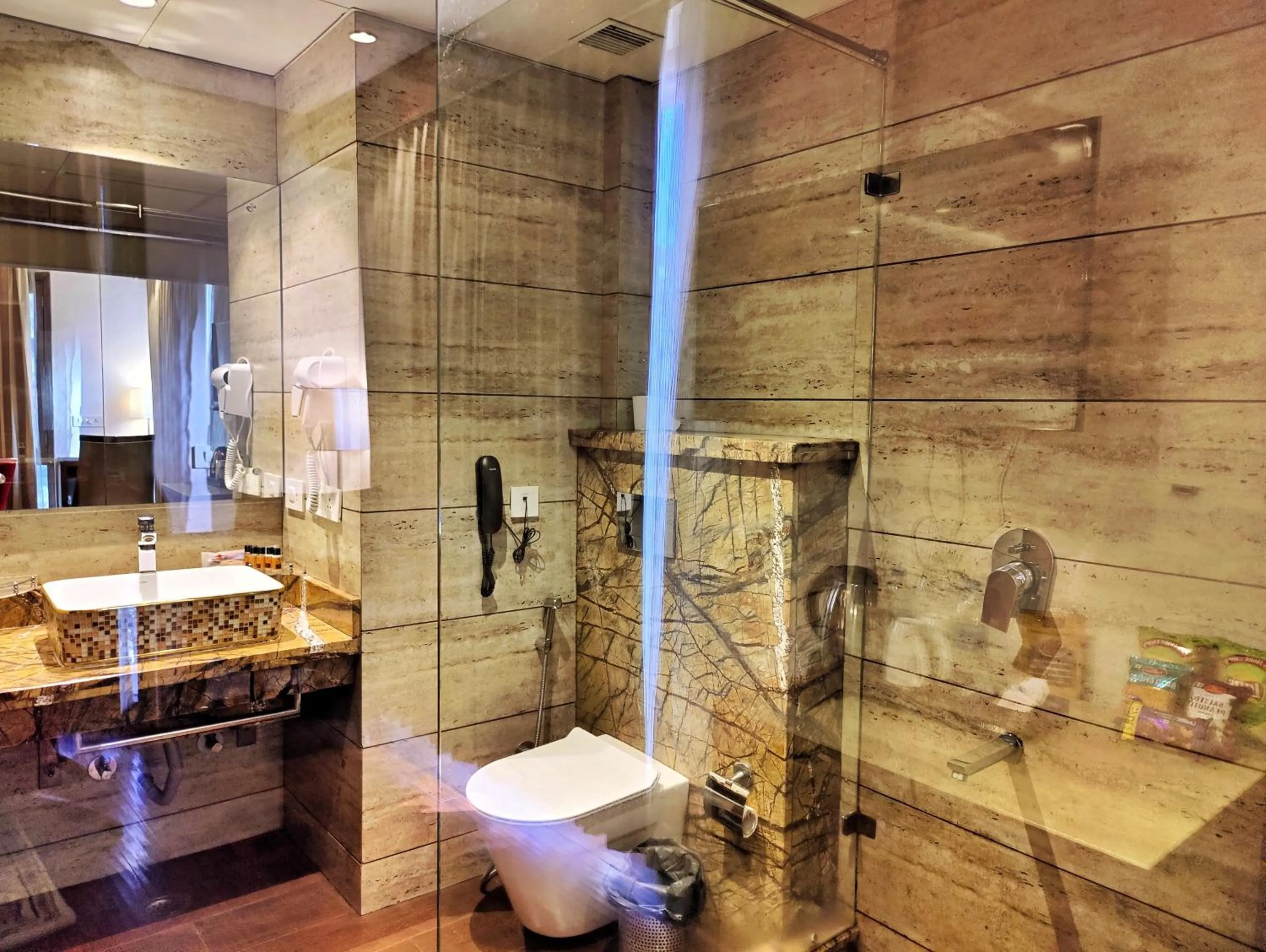 Bathroom in Royale Retreat Hotel & Spa Near Mall Road