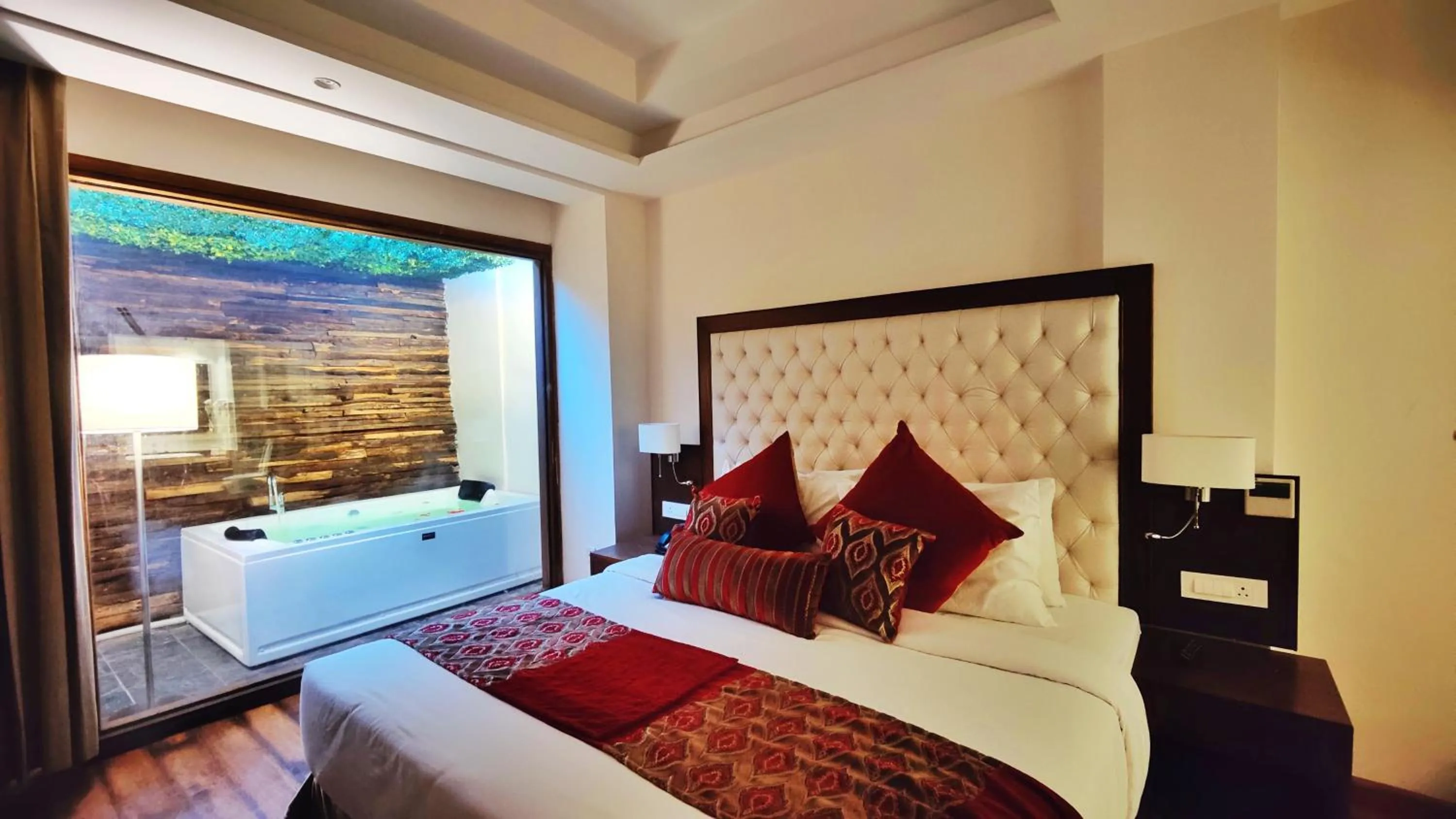 Bedroom, Bed in Royale Retreat Hotel & Spa Near Mall Road