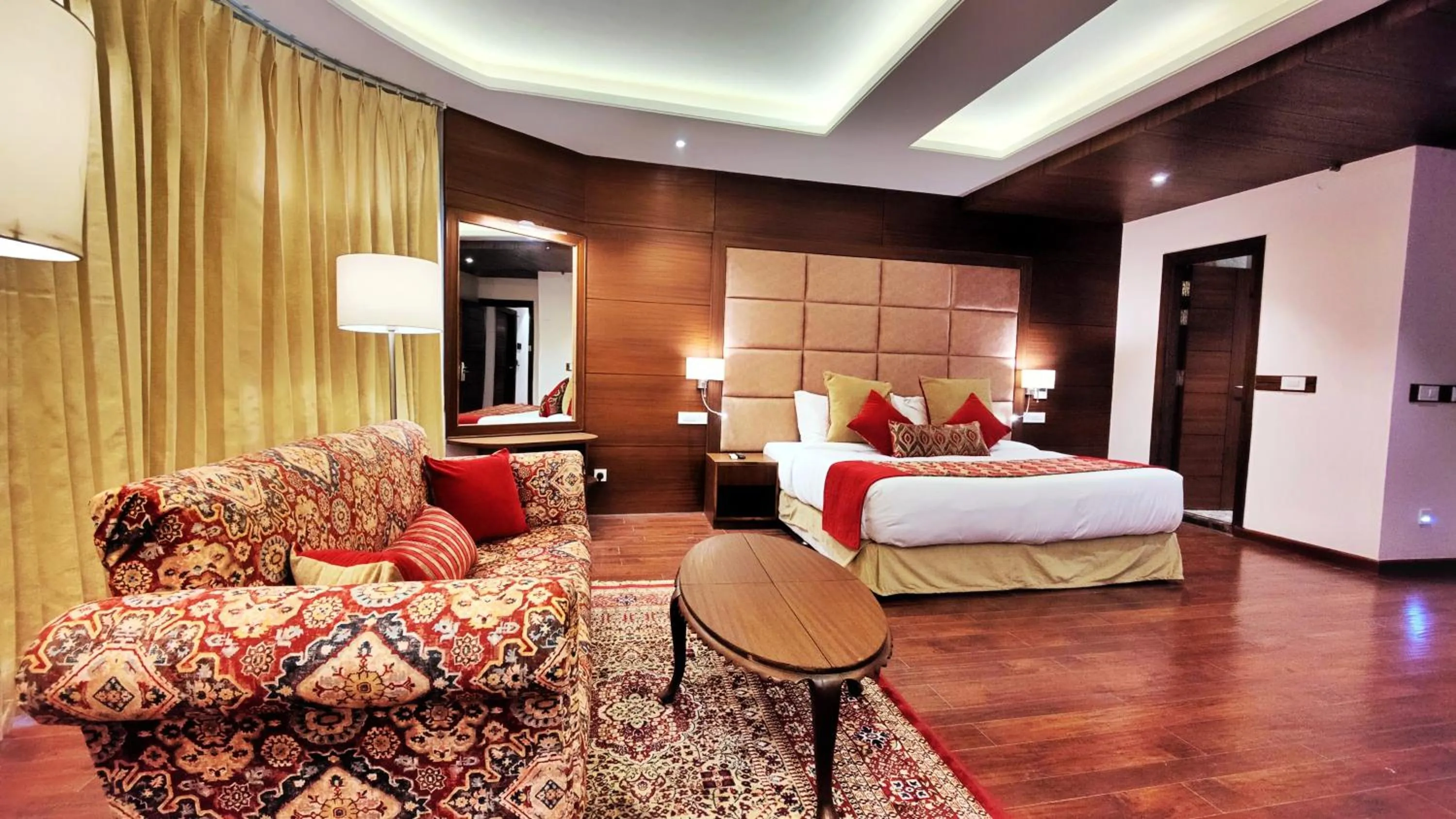 Bedroom, Bed in Royale Retreat Hotel & Spa Near Mall Road