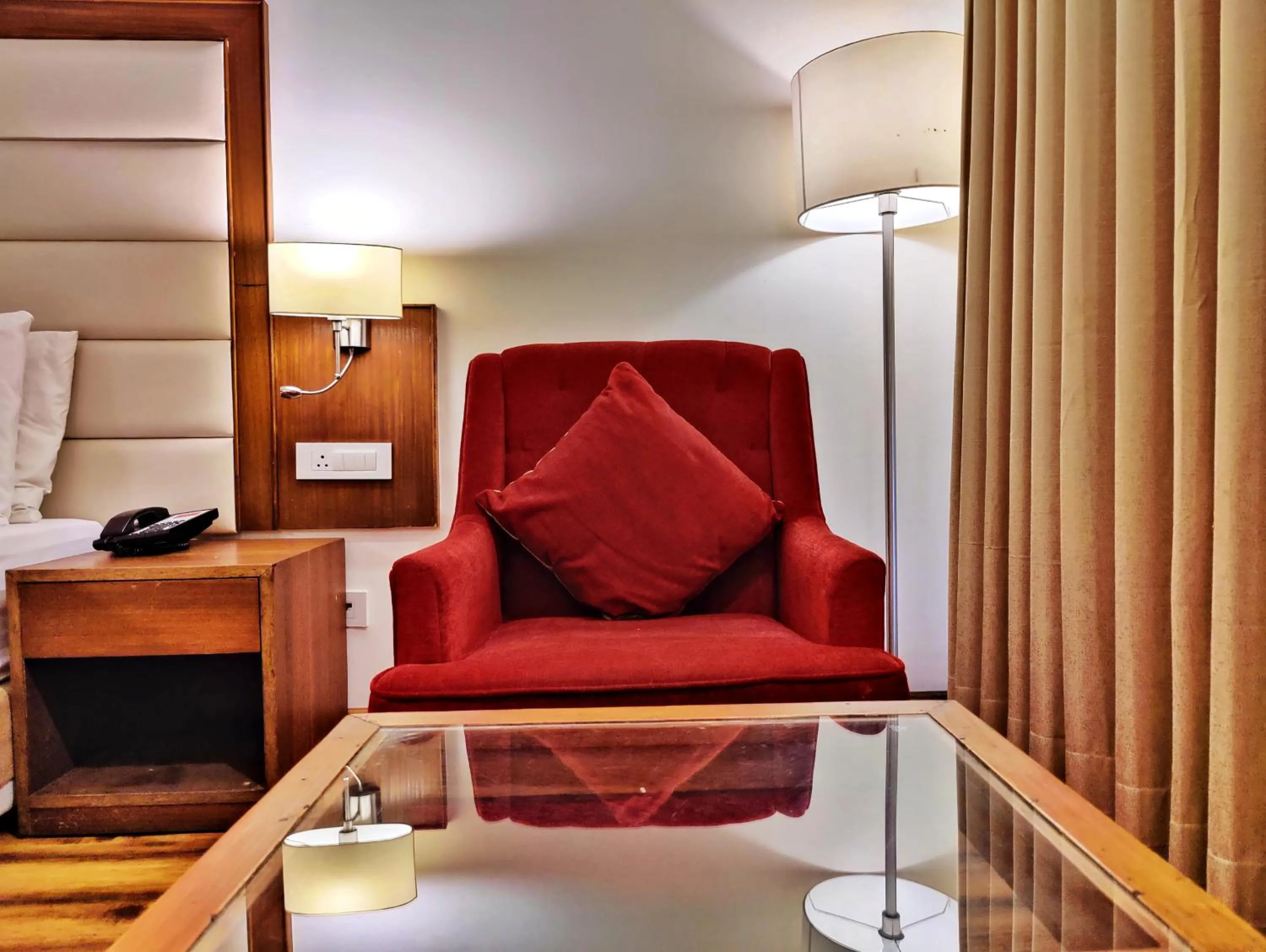 Seating area in Royale Retreat Hotel & Spa Near Mall Road