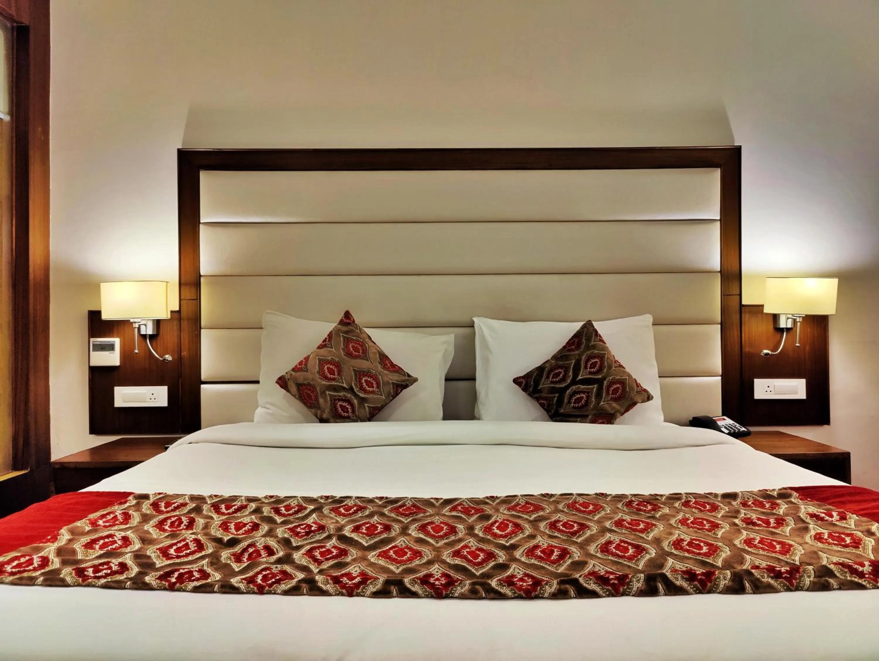 Bed in Royale Retreat Hotel & Spa Near Mall Road