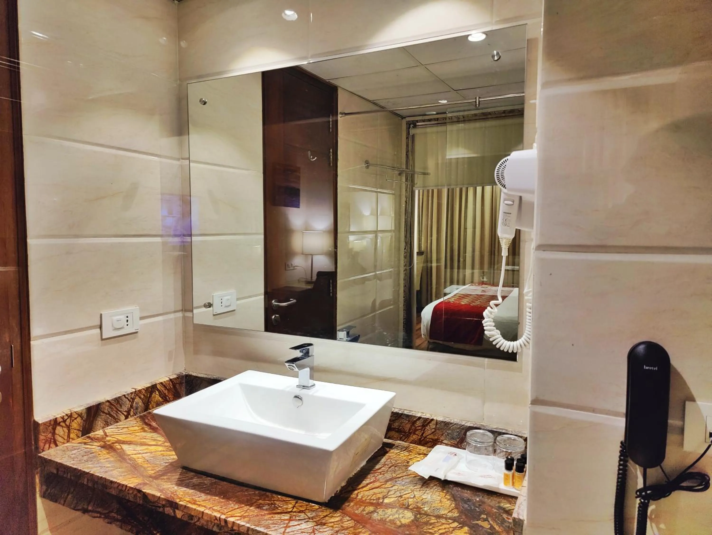 Bathroom, Bed in Royale Retreat Hotel & Spa Near Mall Road