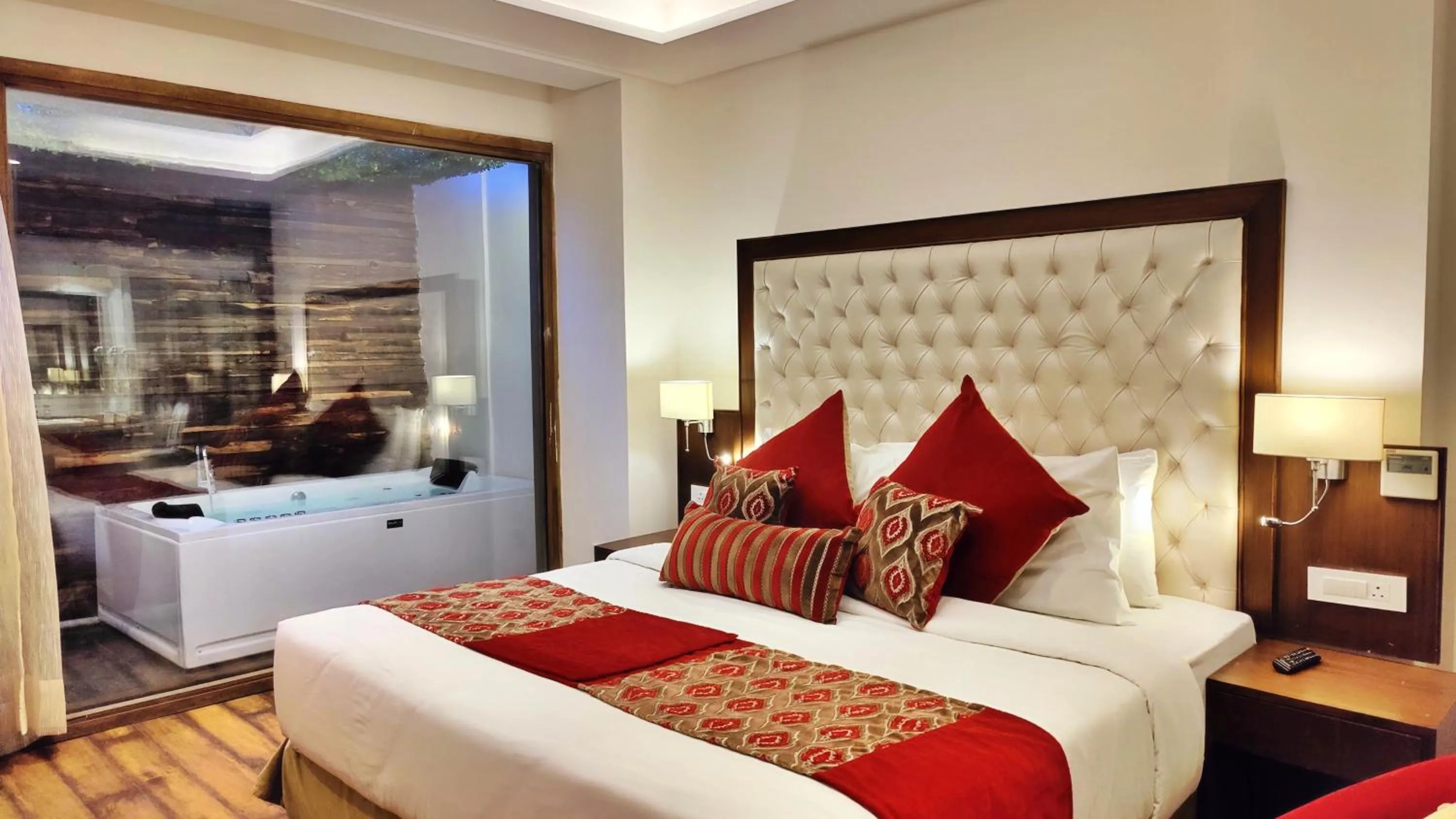 Bedroom, Bed in Royale Retreat Hotel & Spa Near Mall Road