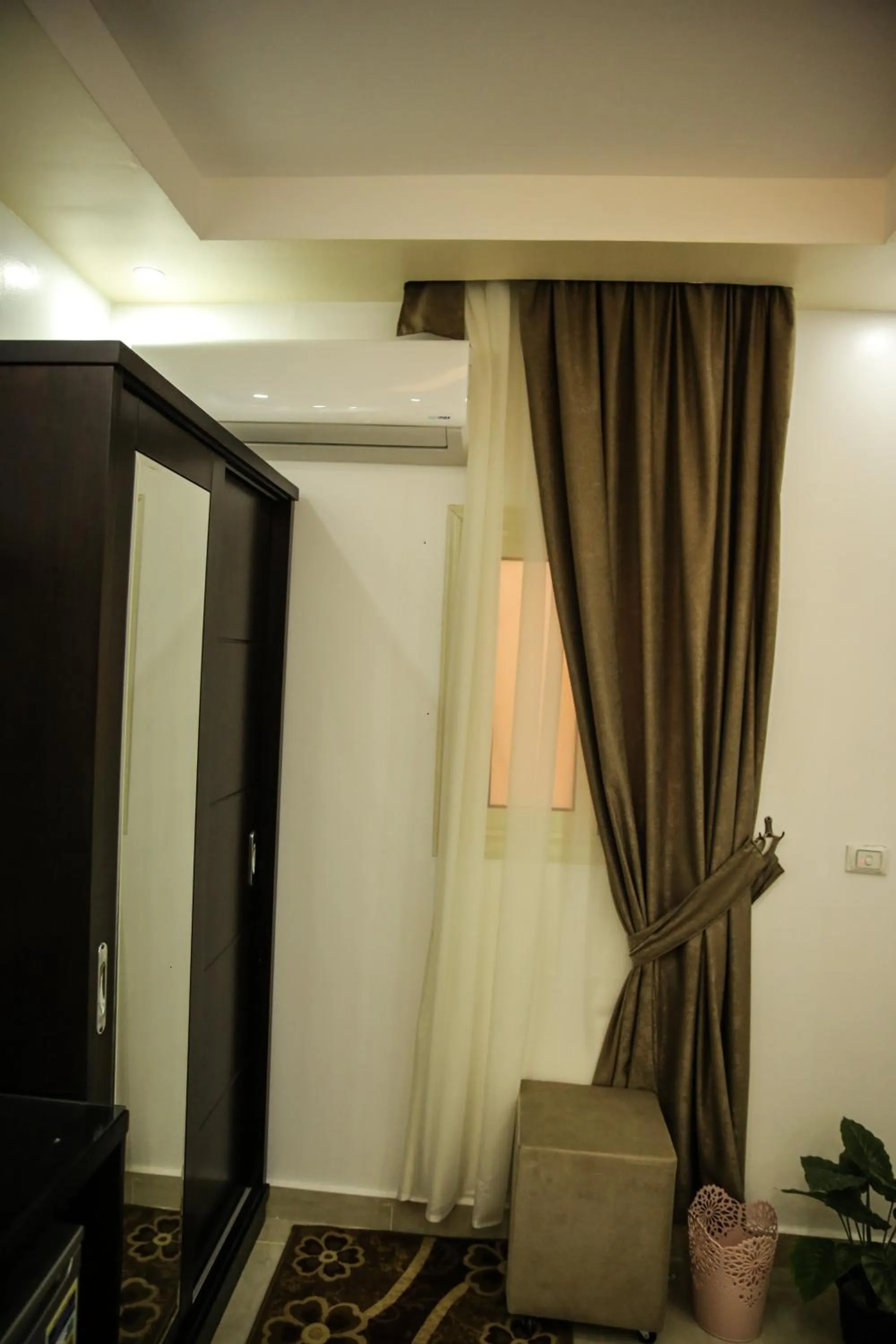 Queen Pyramids View Inn