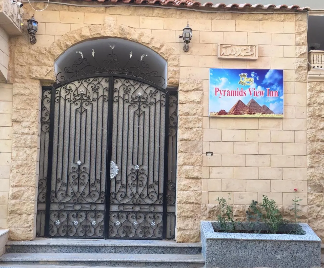 Property building in Queen Pyramids View Inn