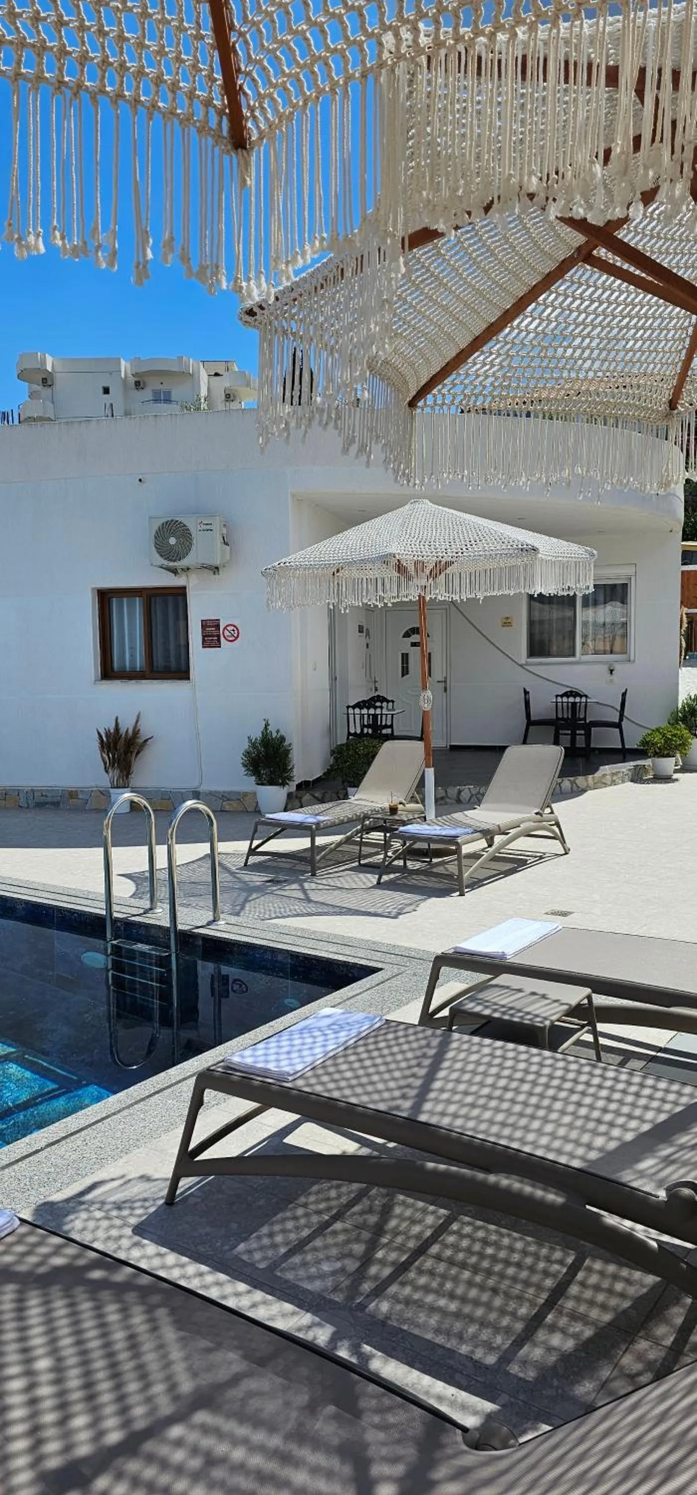 Swimming pool in Vila Finnley