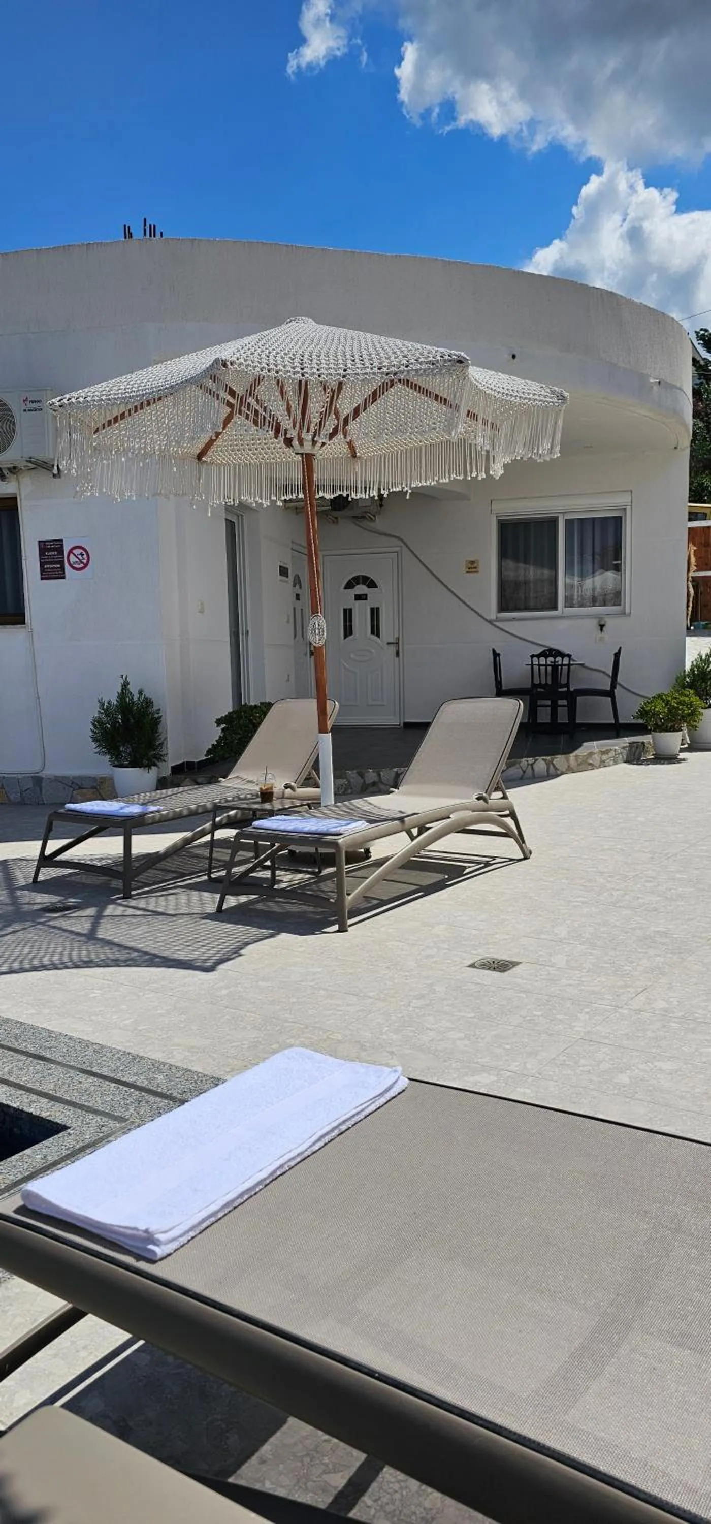 sunbed in Vila Finnley