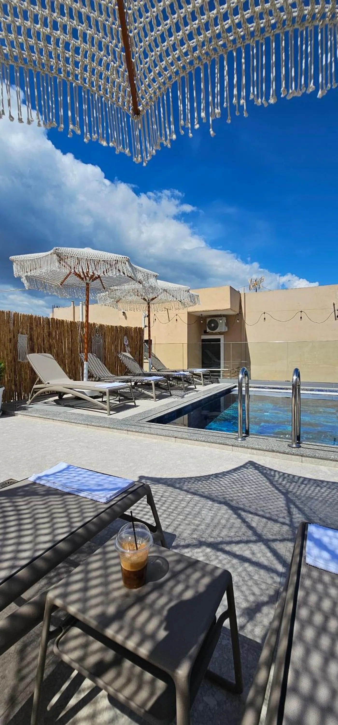 Swimming pool in Vila Finnley