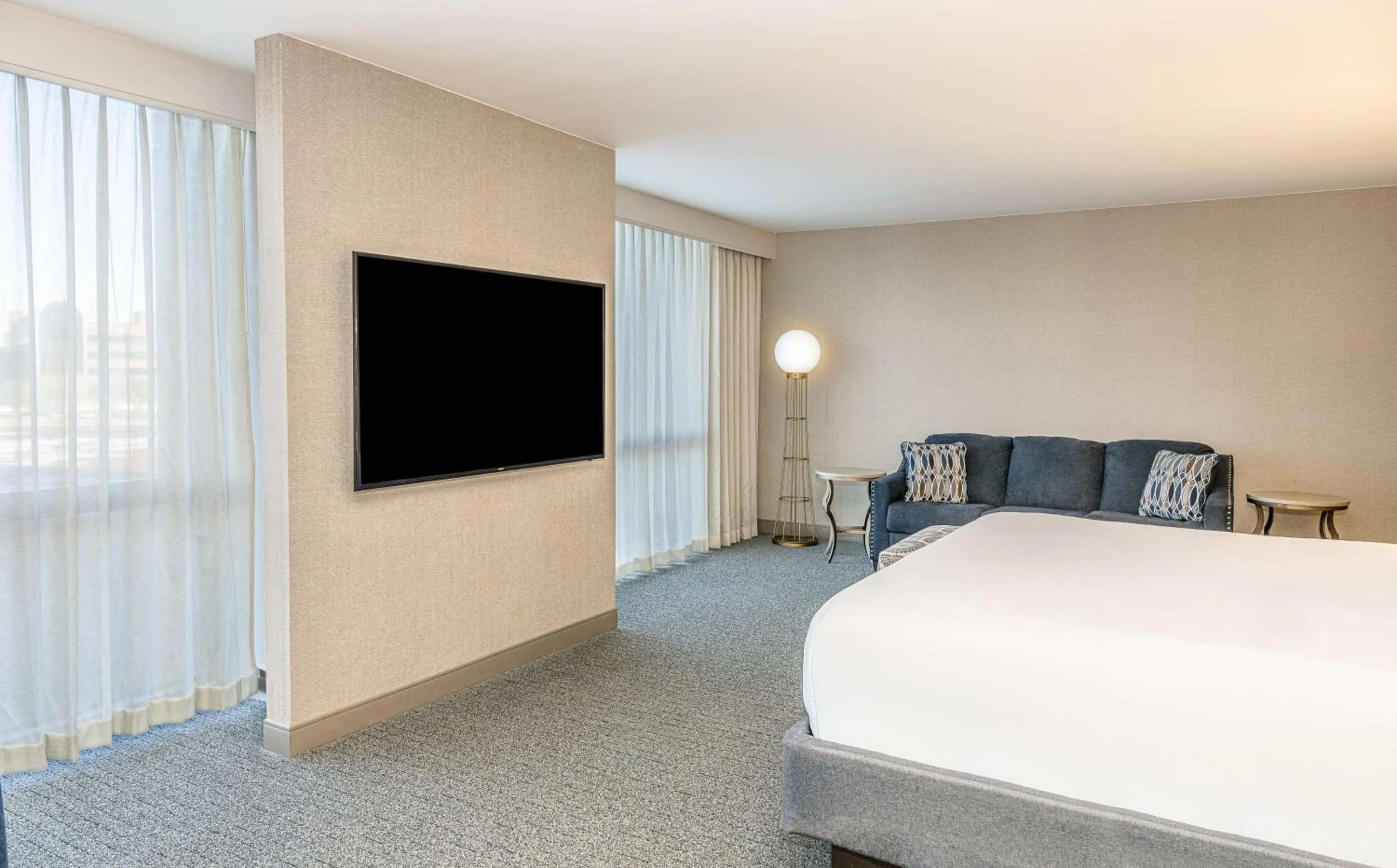 Living room, Bed in Hilton Richardson Dallas, TX