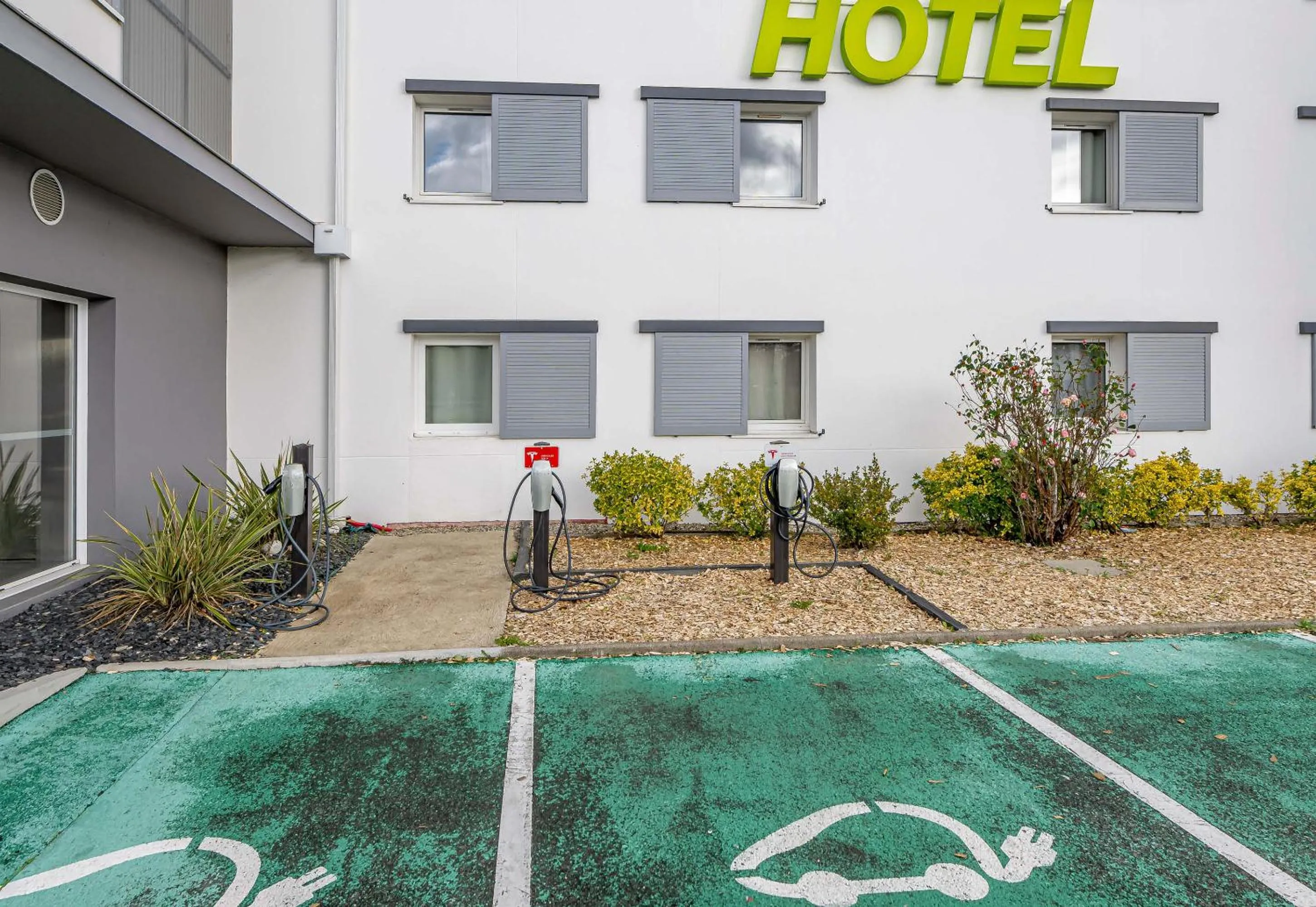 Parking in B&B HOTEL Bordeaux Le Haillan 3 étoiles