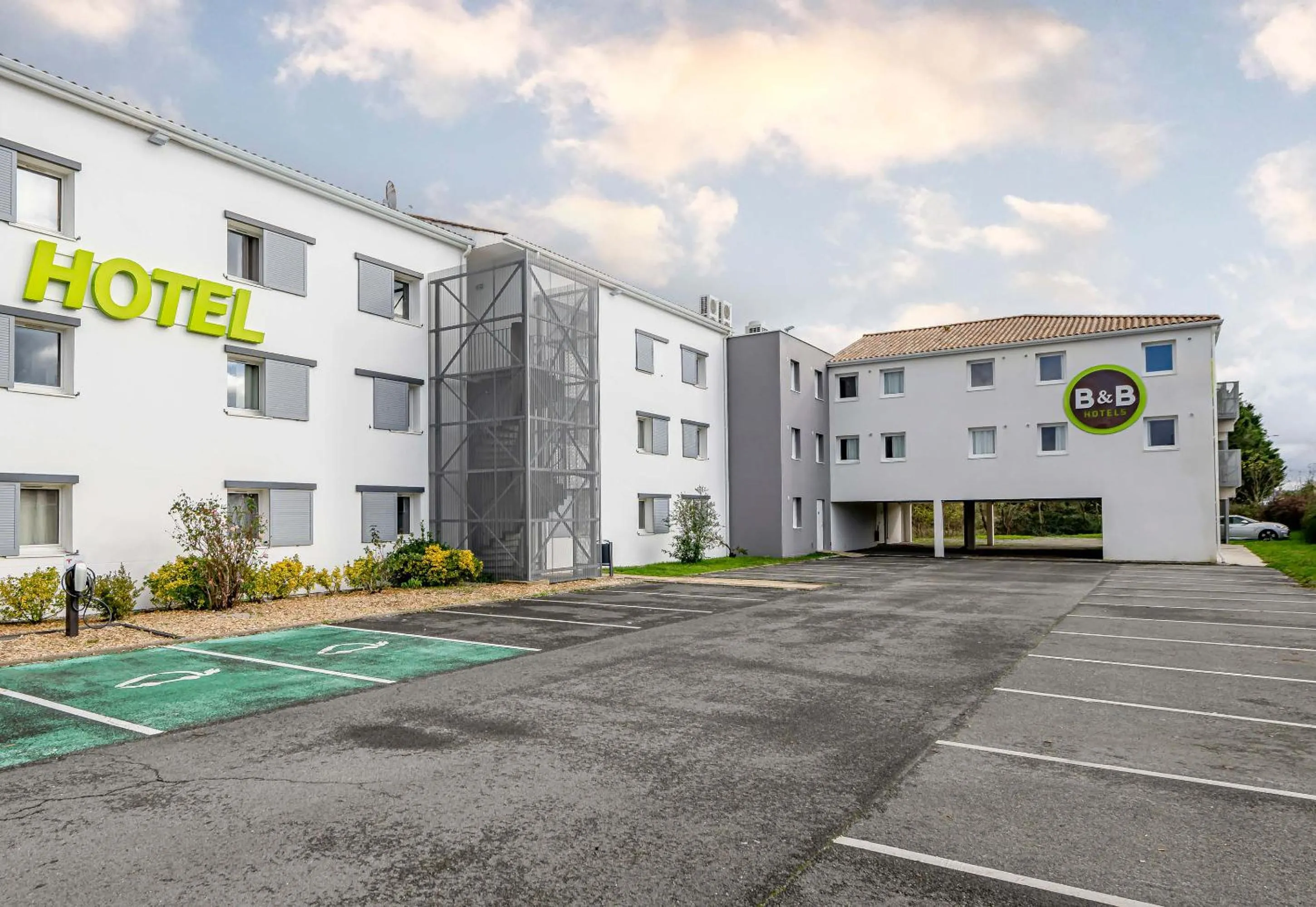 Property building in B&B HOTEL Bordeaux Le Haillan 3 étoiles