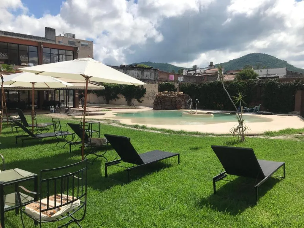 Swimming pool in Hotel Samka