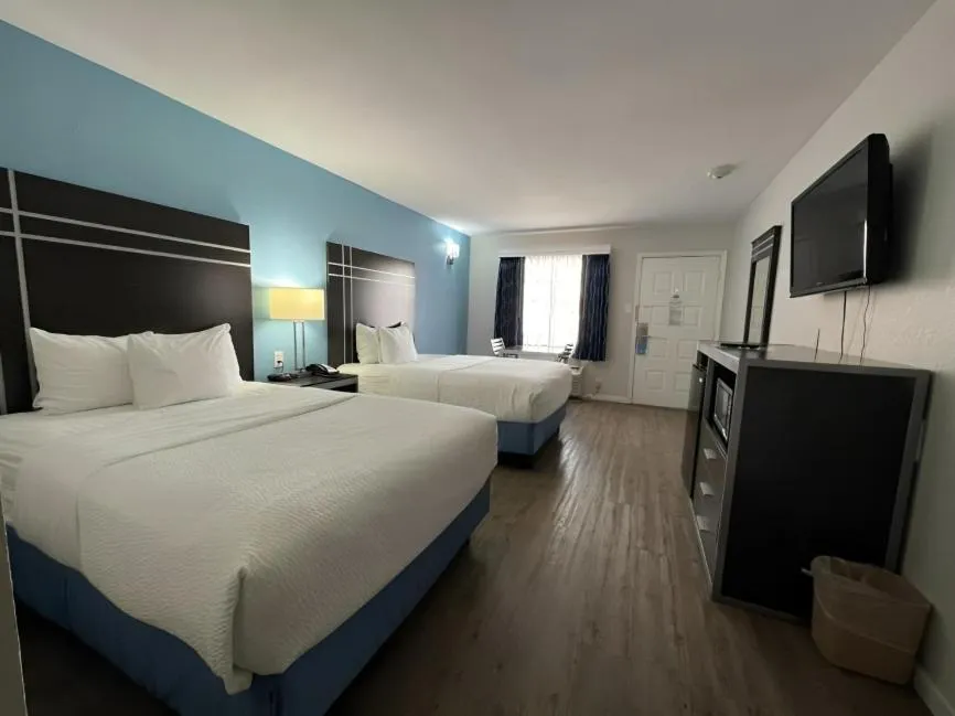 Bed in Days Inn by Wyndham Orange