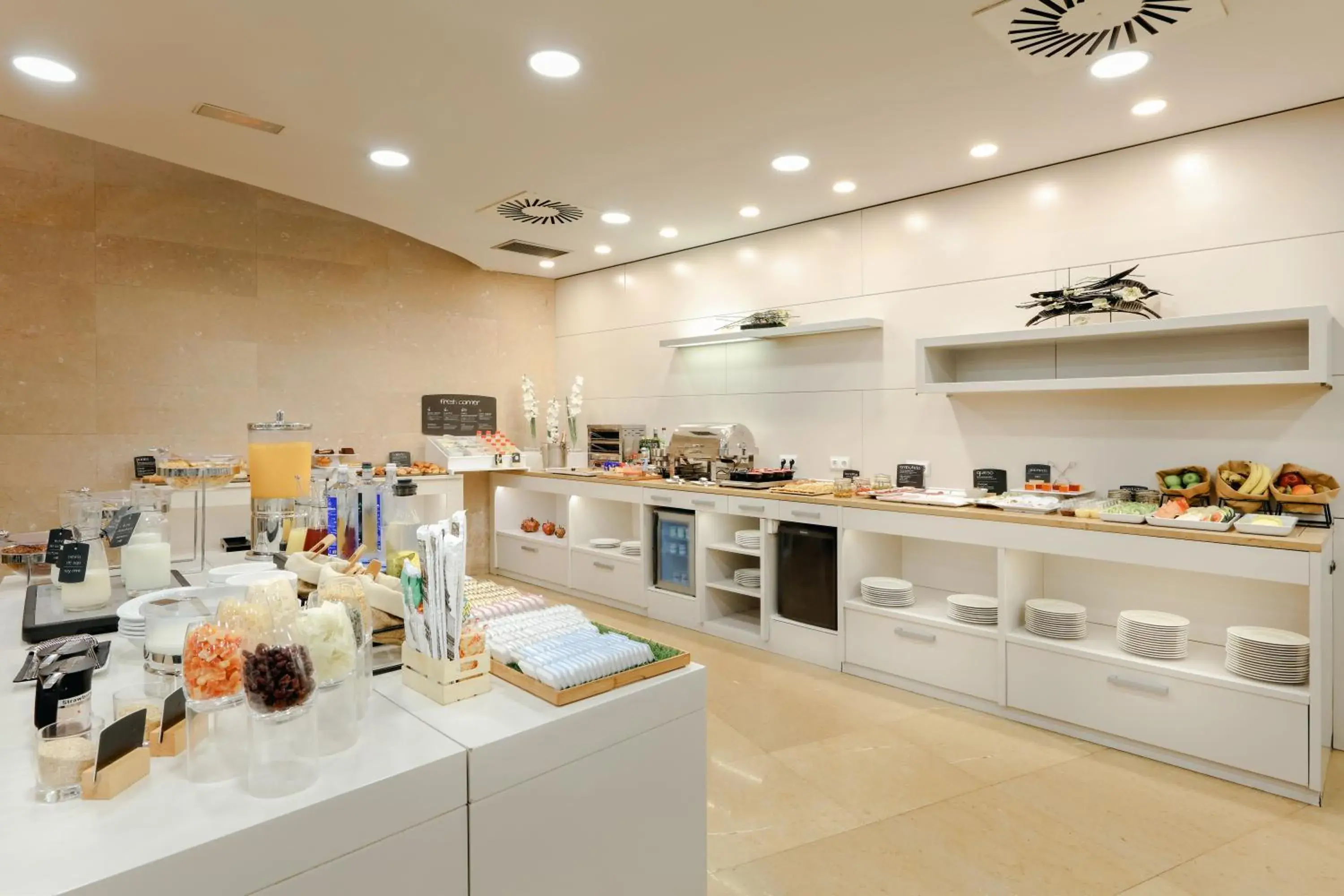 Restaurant/places to eat in RAMBLAS HOTEL powered by Vincci Hoteles Restaurant/places to eat in RAMBLAS HOTEL powered by Vincci Hoteles