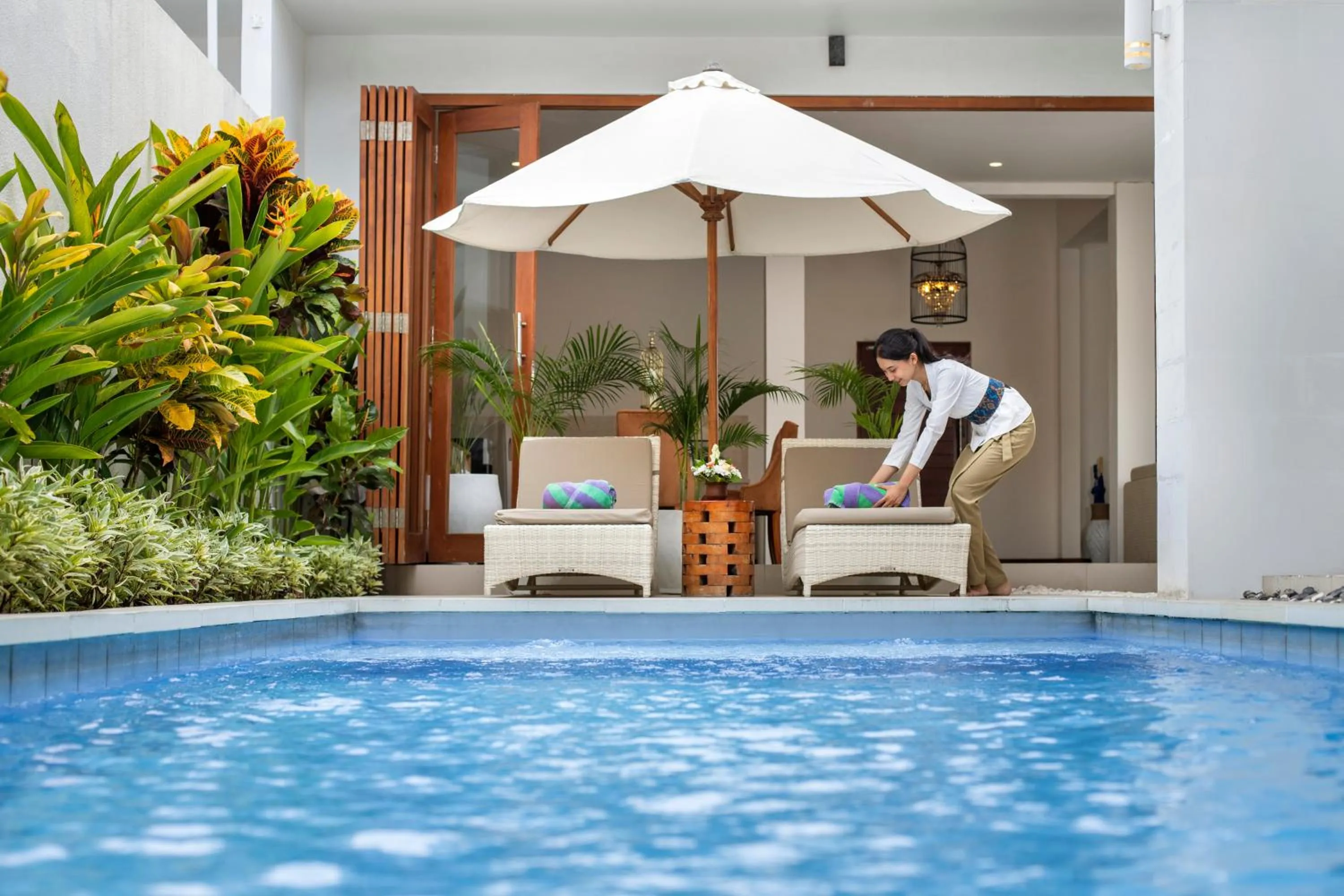 Pool view in The Luxury Collection, Monaco Blu