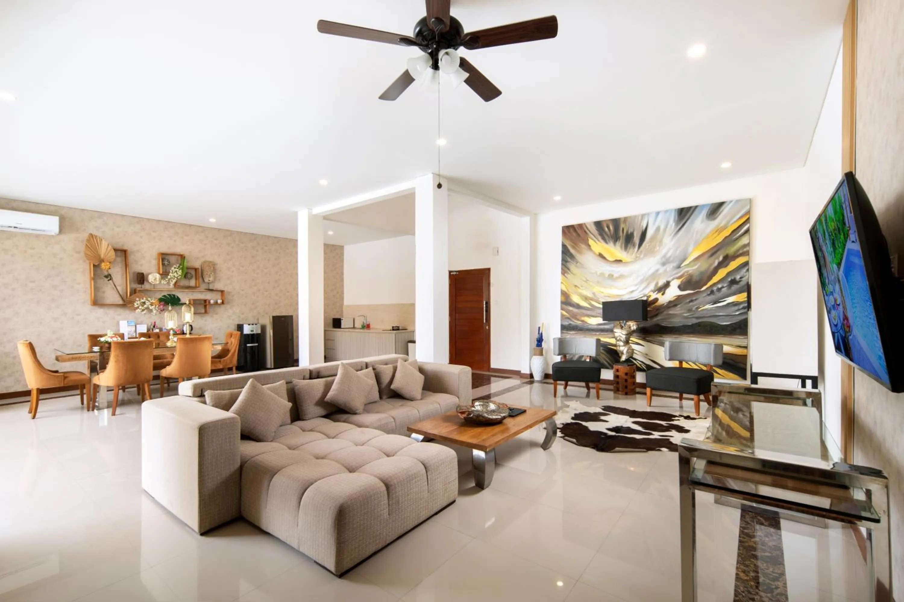 Communal lounge/ TV room in The Luxury Collection, Monaco Blu