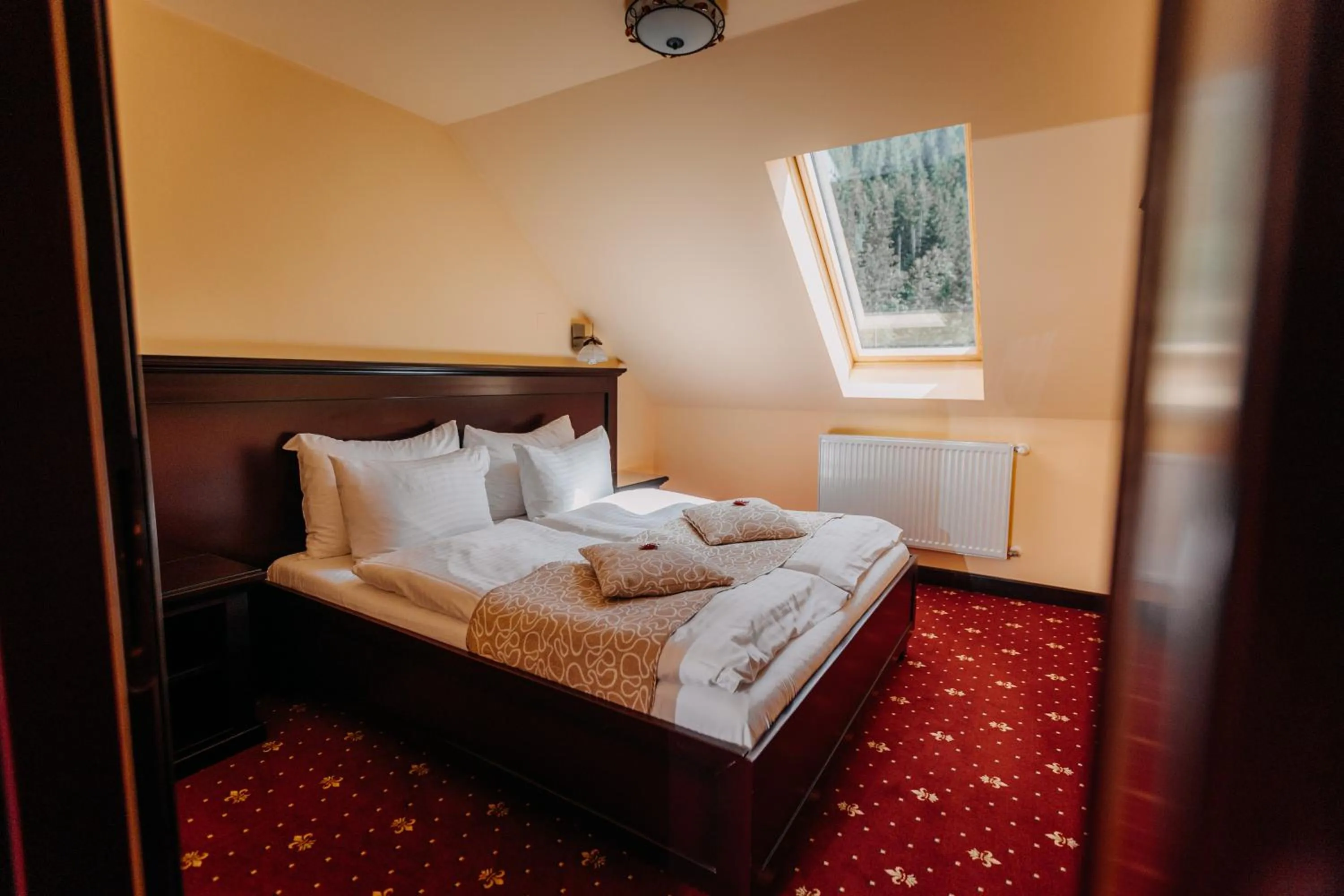 Bed in Hotel Lacu Rosu