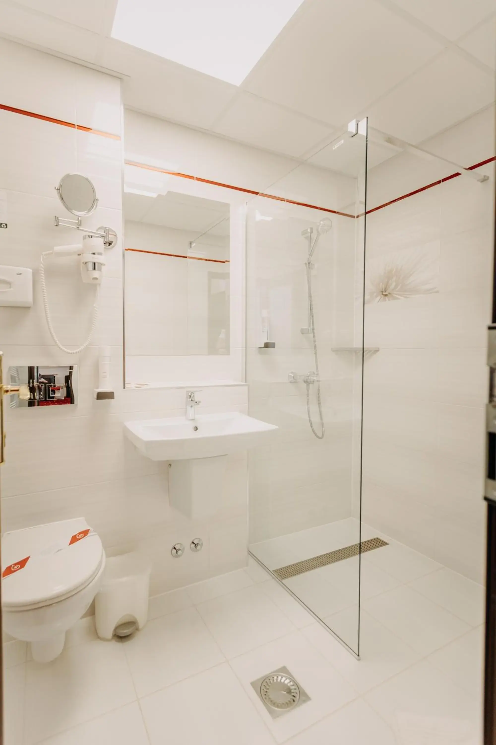 Small Double Room in Hotel Lacu Rosu Small Double Room in Hotel Lacu Rosu