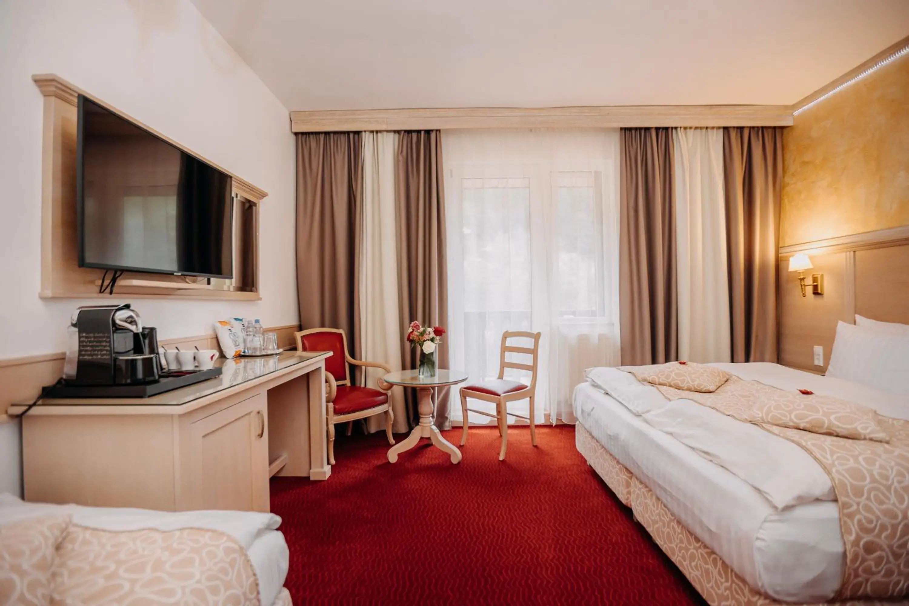 Superior Triple Room in Hotel Lacu Rosu Superior Triple Room in Hotel Lacu Rosu