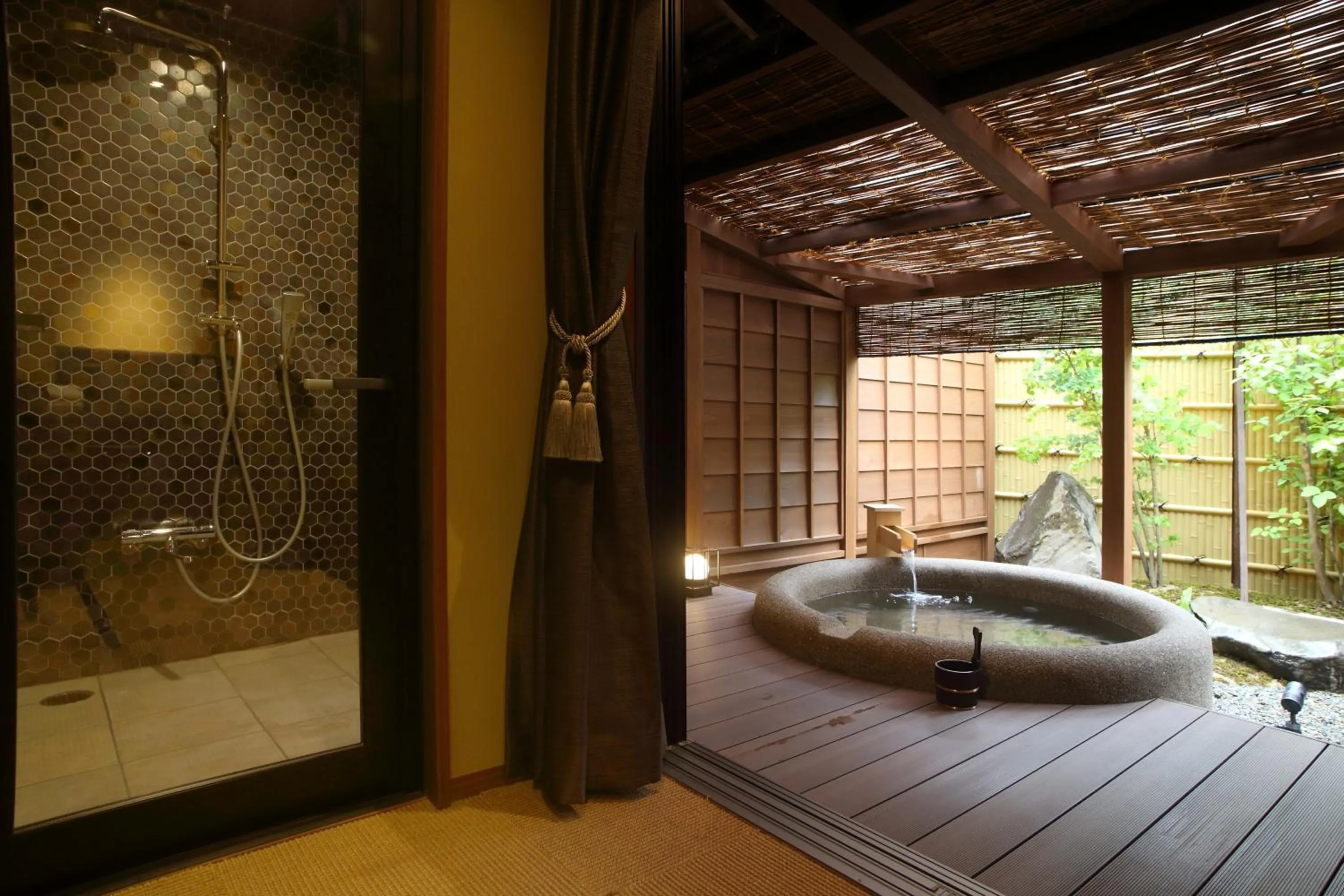 Kanazawa Yuwaku Onsen Kokarian