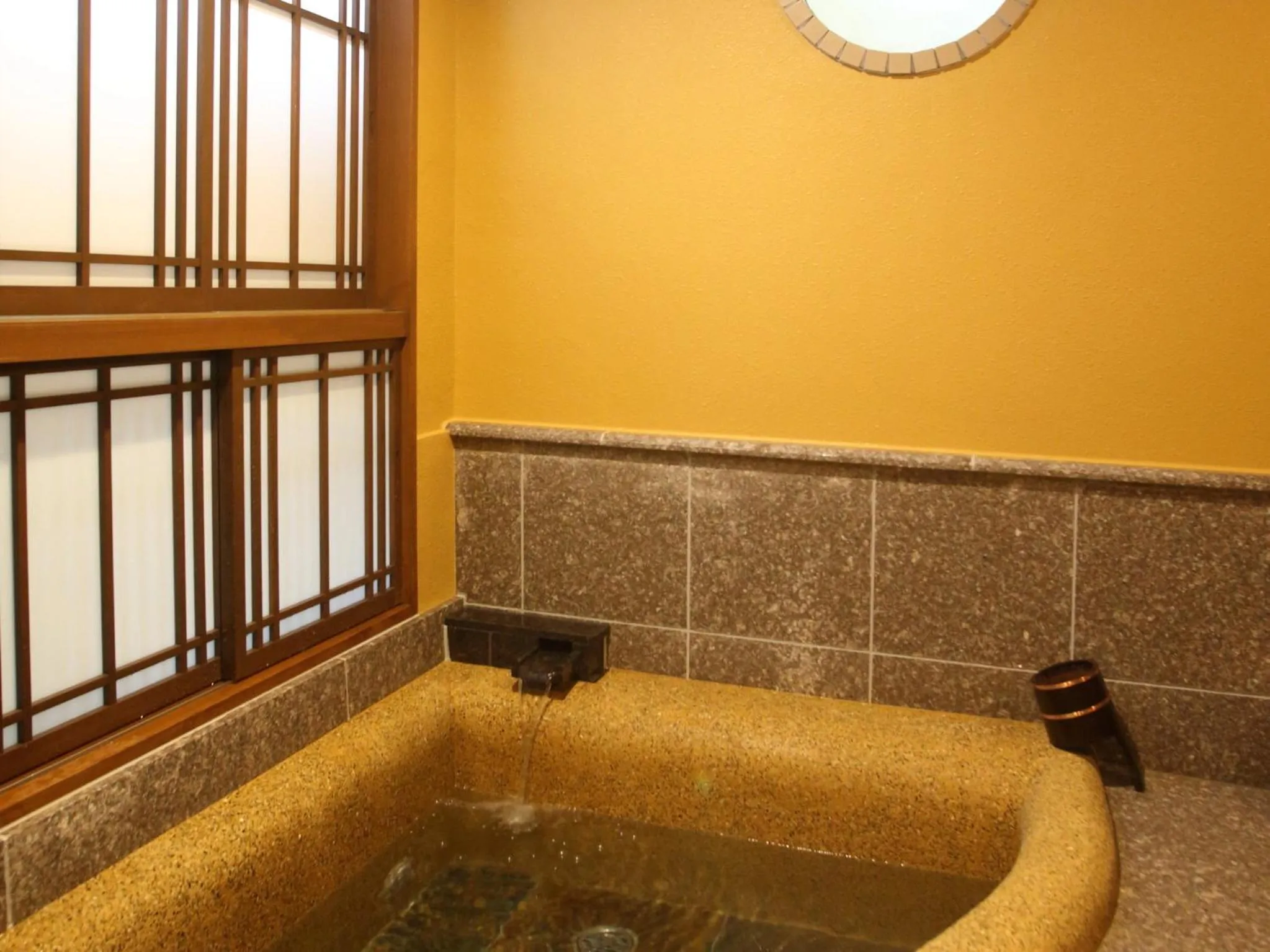 Kanazawa Yuwaku Onsen Kokarian