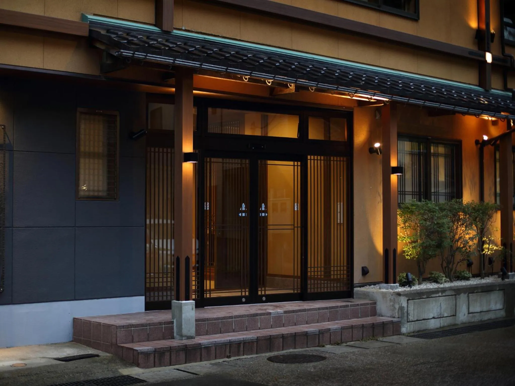 Property building in Kanazawa Yuwaku Onsen Kokarian