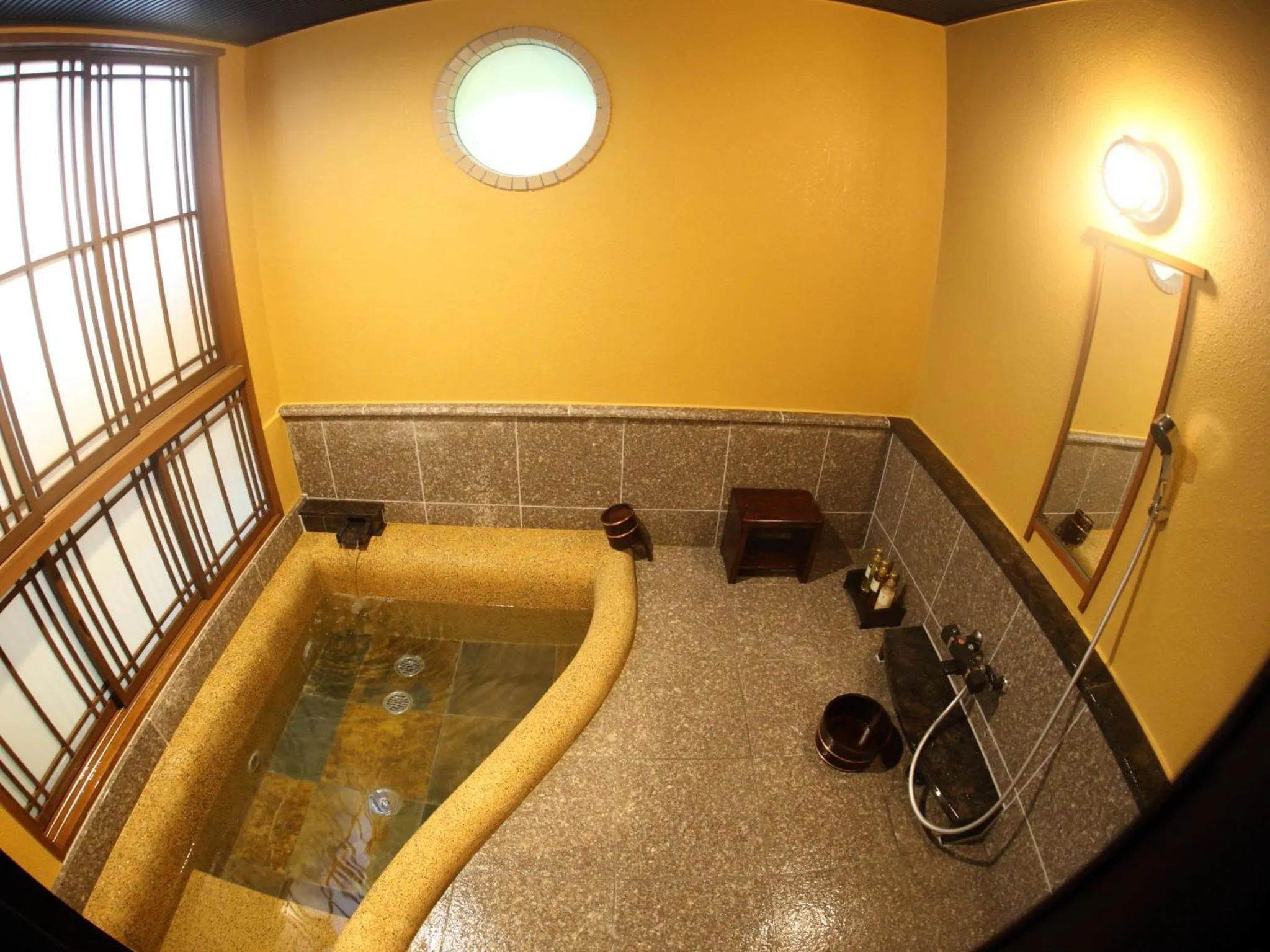 Kanazawa Yuwaku Onsen Kokarian