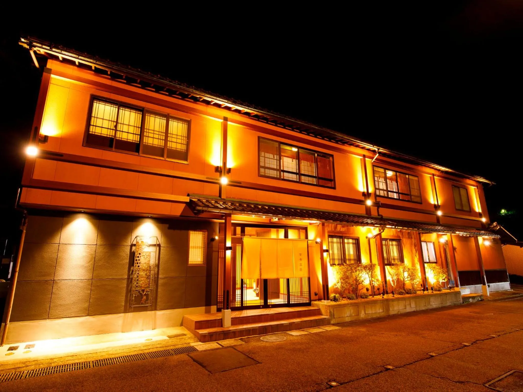 Property building in Kanazawa Yuwaku Onsen Kokarian