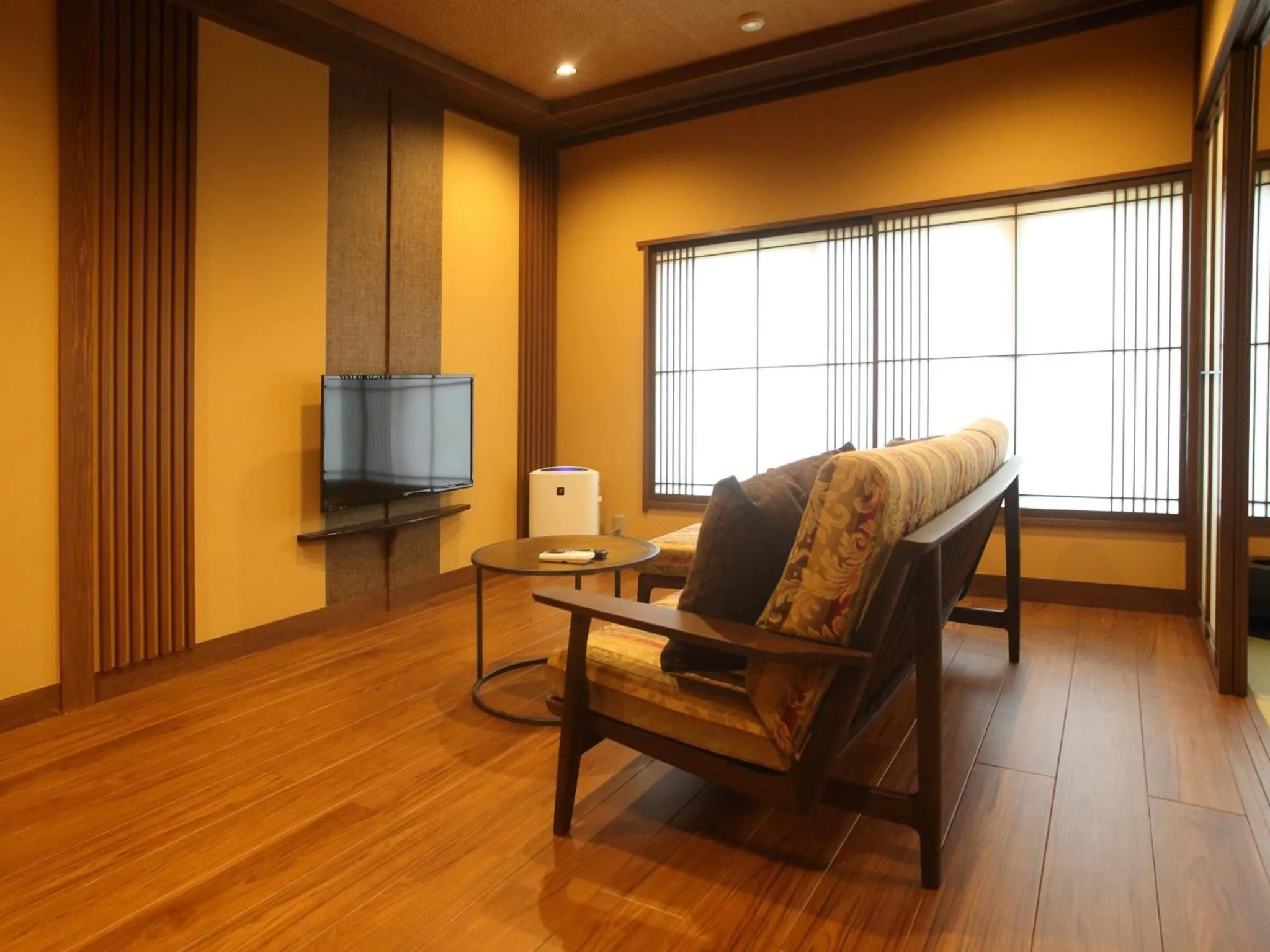 Kanazawa Yuwaku Onsen Kokarian