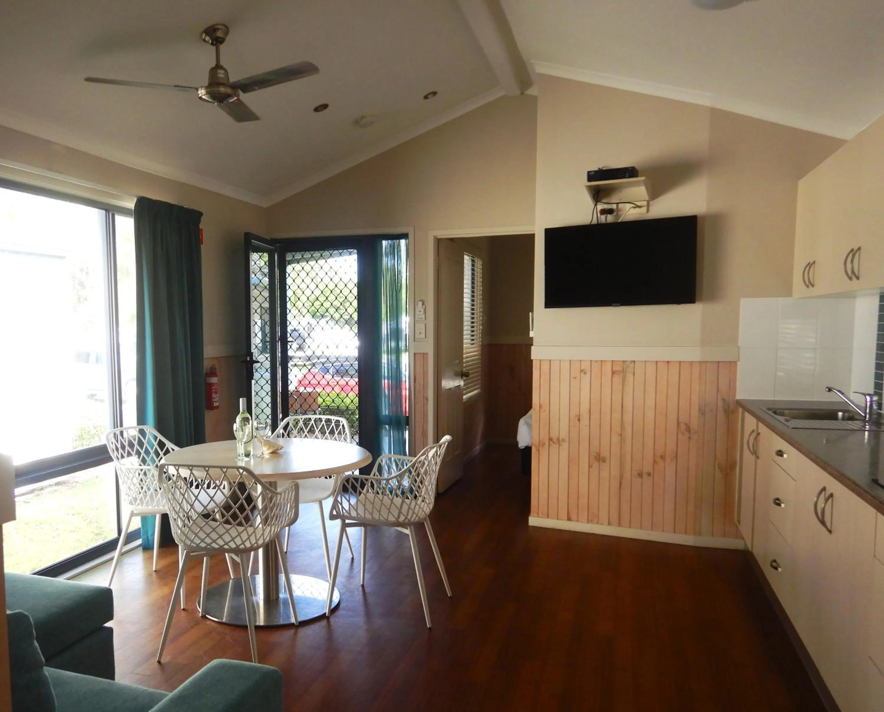 Dining area in BIG4 Mackay Blacks Beach Holiday Park