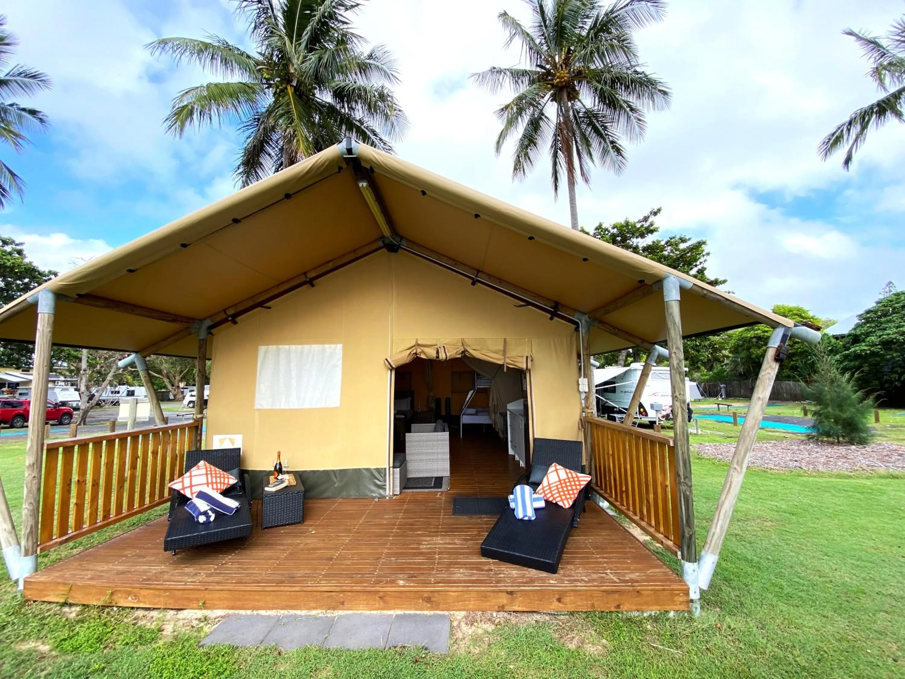 Balcony/Terrace in BIG4 Mackay Blacks Beach Holiday Park