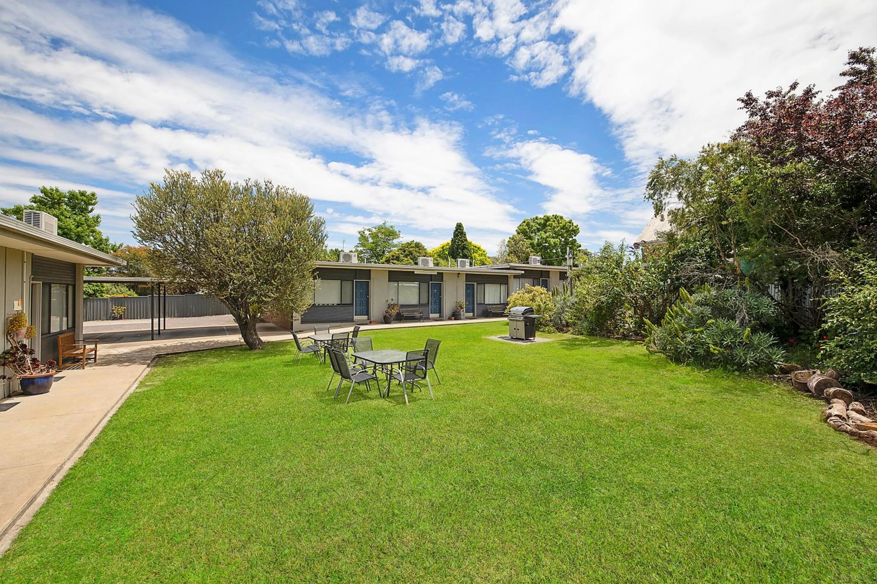 Garden in Hamilton Lakeside Motel