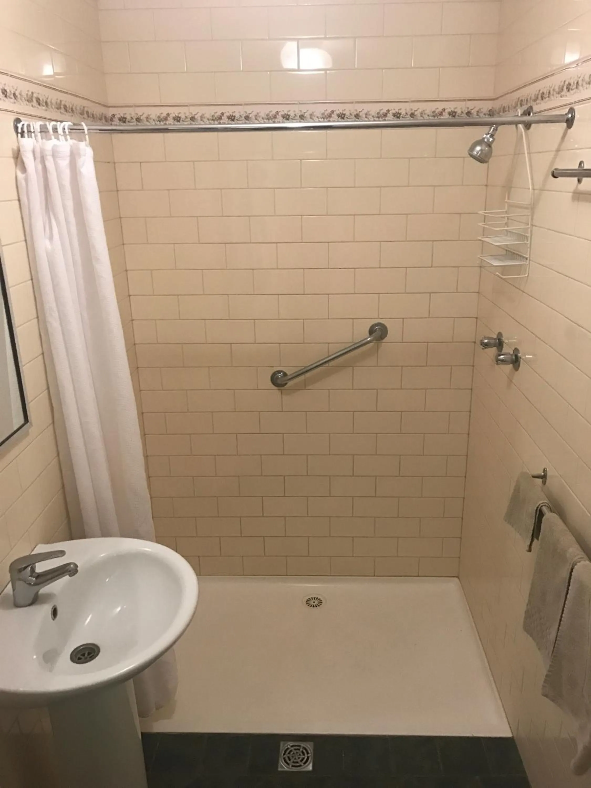 Bathroom in Sturt Motel