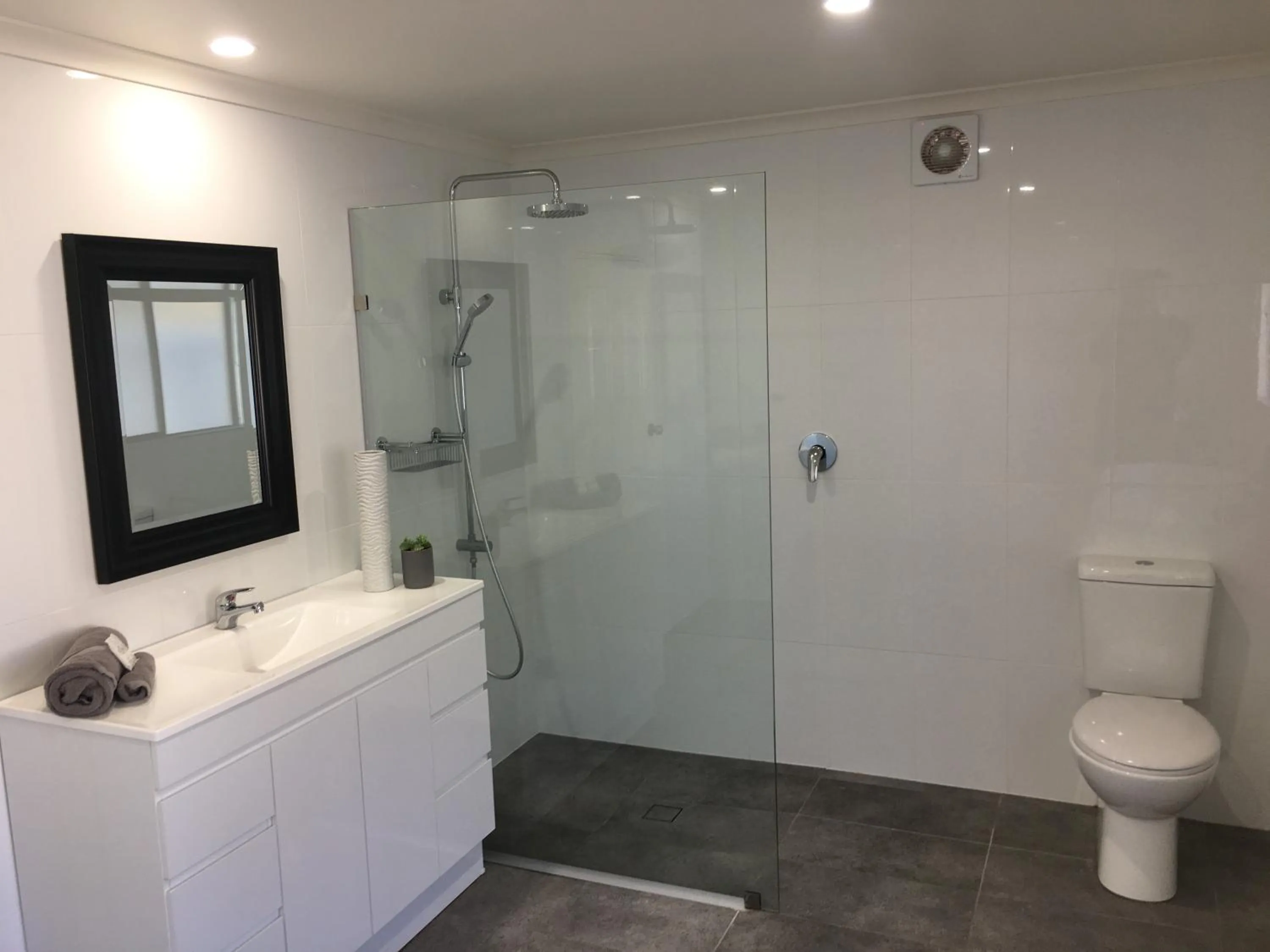 Bathroom in Sturt Motel