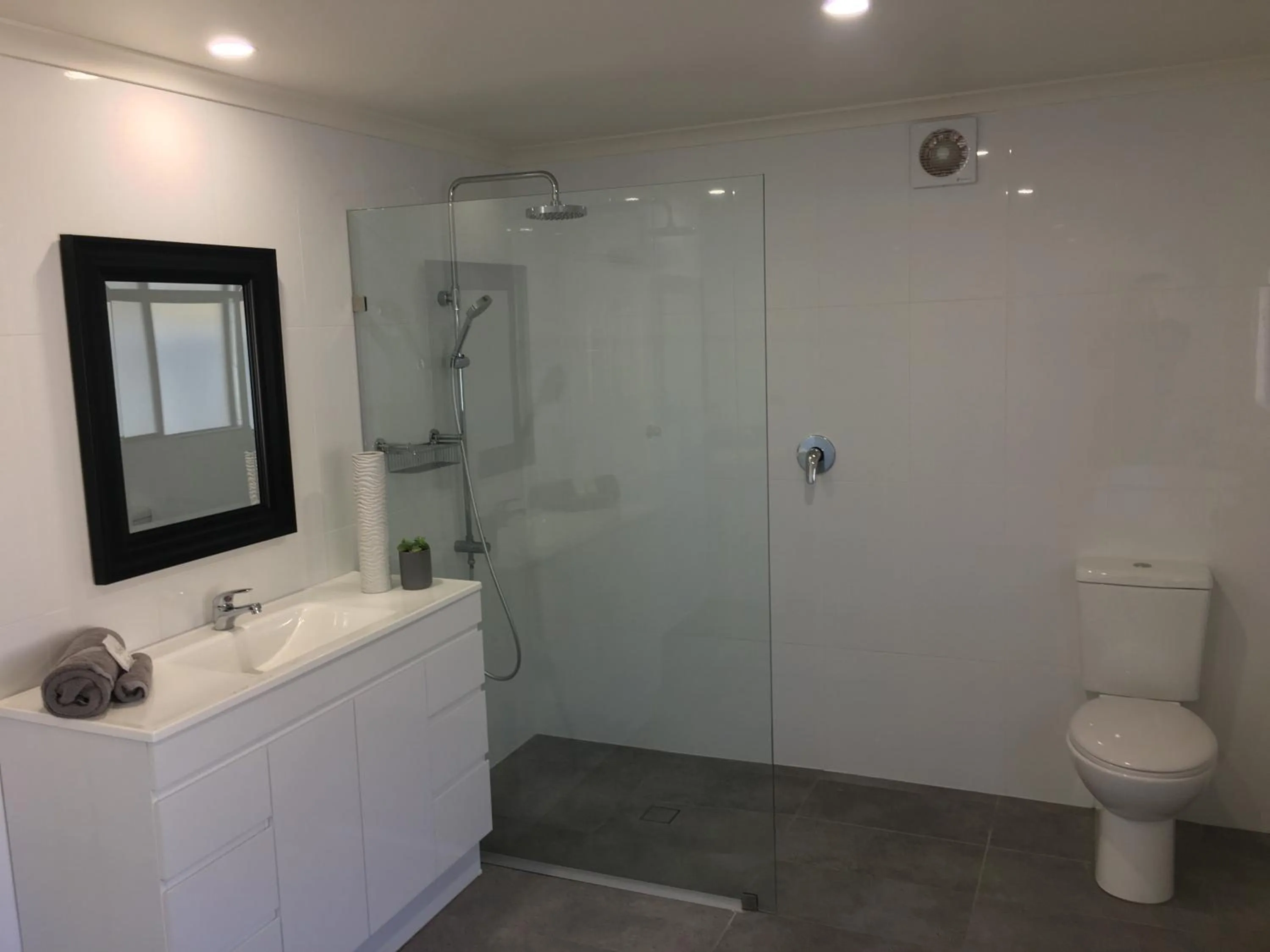 Bathroom in Sturt Motel