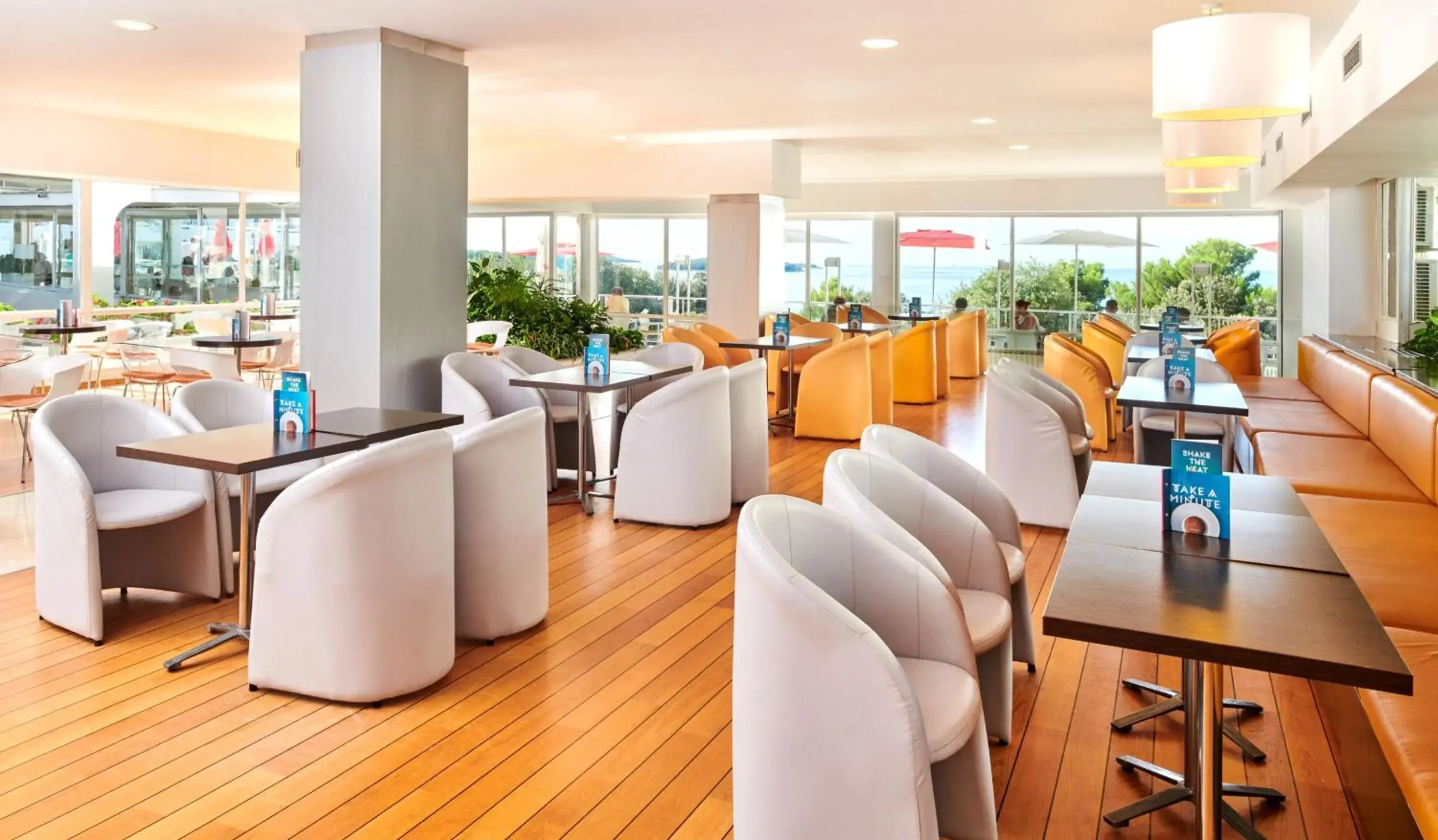 Lounge or bar in Hotel Delfin Plava Laguna Lounge or bar in Hotel Delfin Plava Laguna