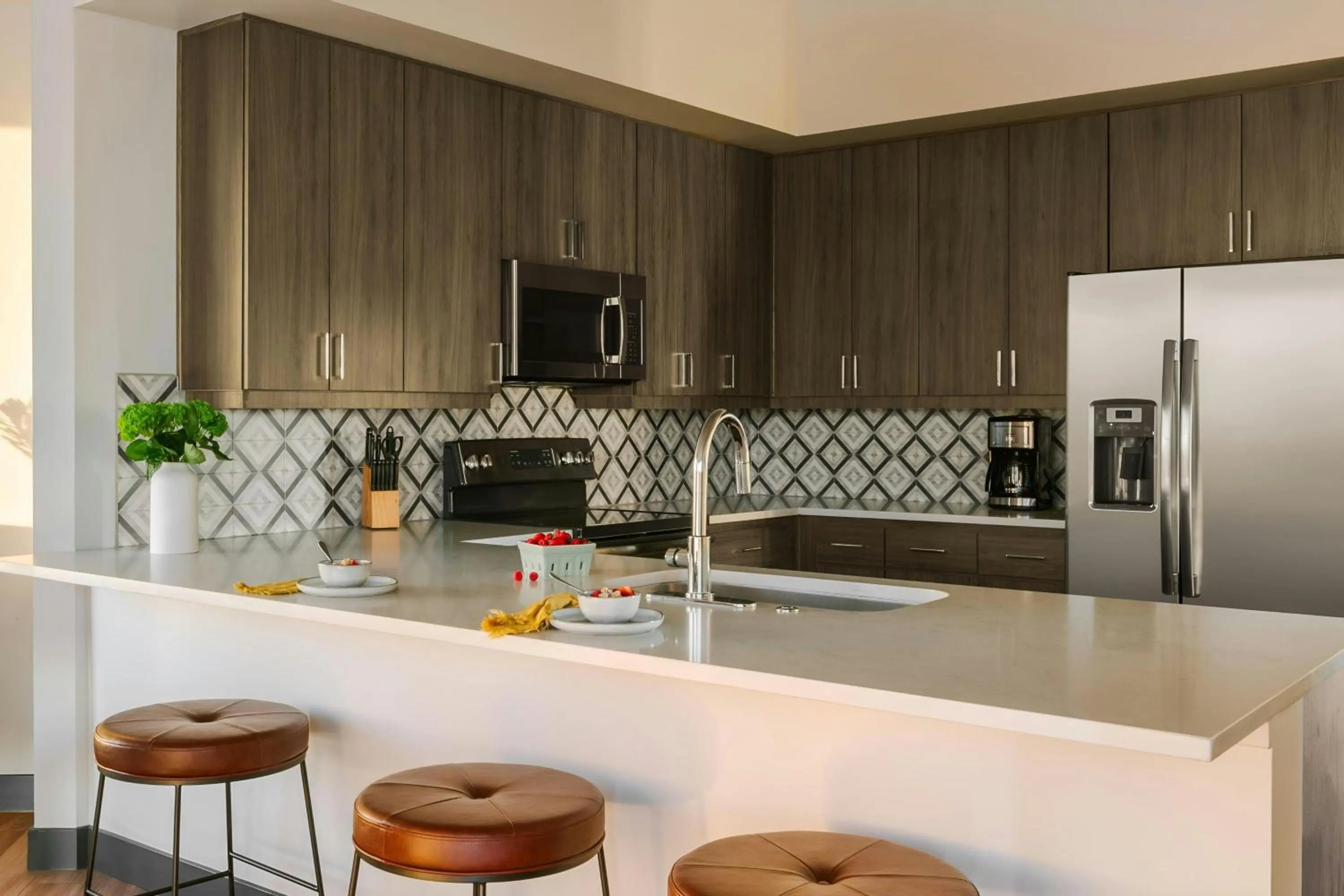 Kitchen or kitchenette in Sonder by Marriott Bonvoy Mill Ave Apartments Tempe