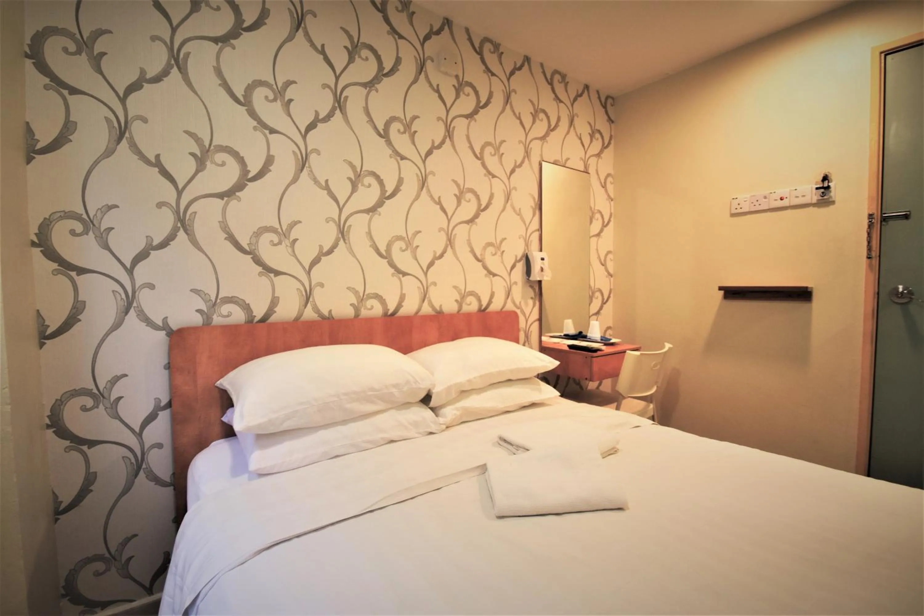 Photo of the whole room, Bed in De UPTOWN Hotel @ Subang Jaya