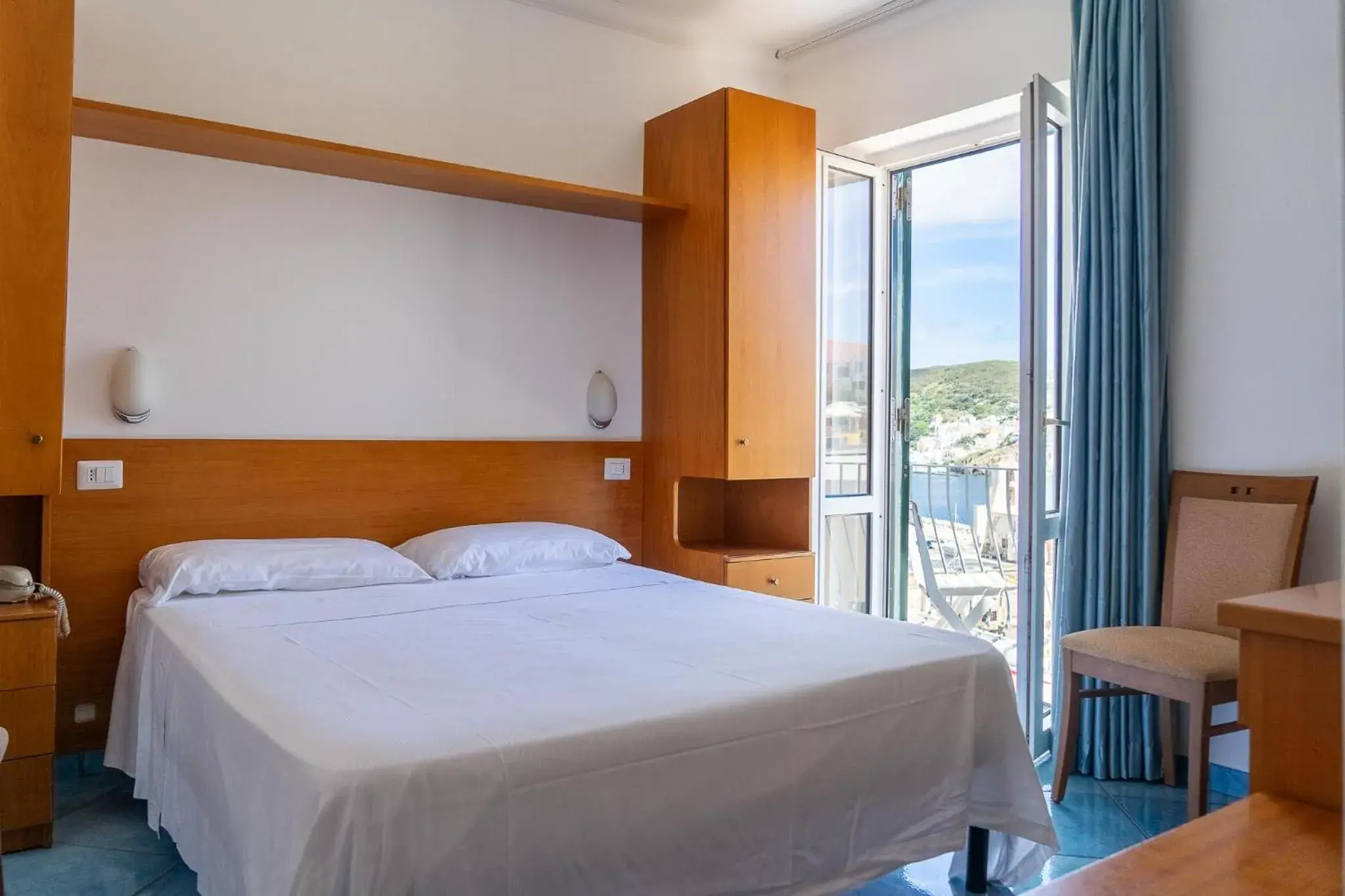 Double or Twin Room with Harbor View in Hotel Bellavista Double or Twin Room with Harbor View in Hotel Bellavista