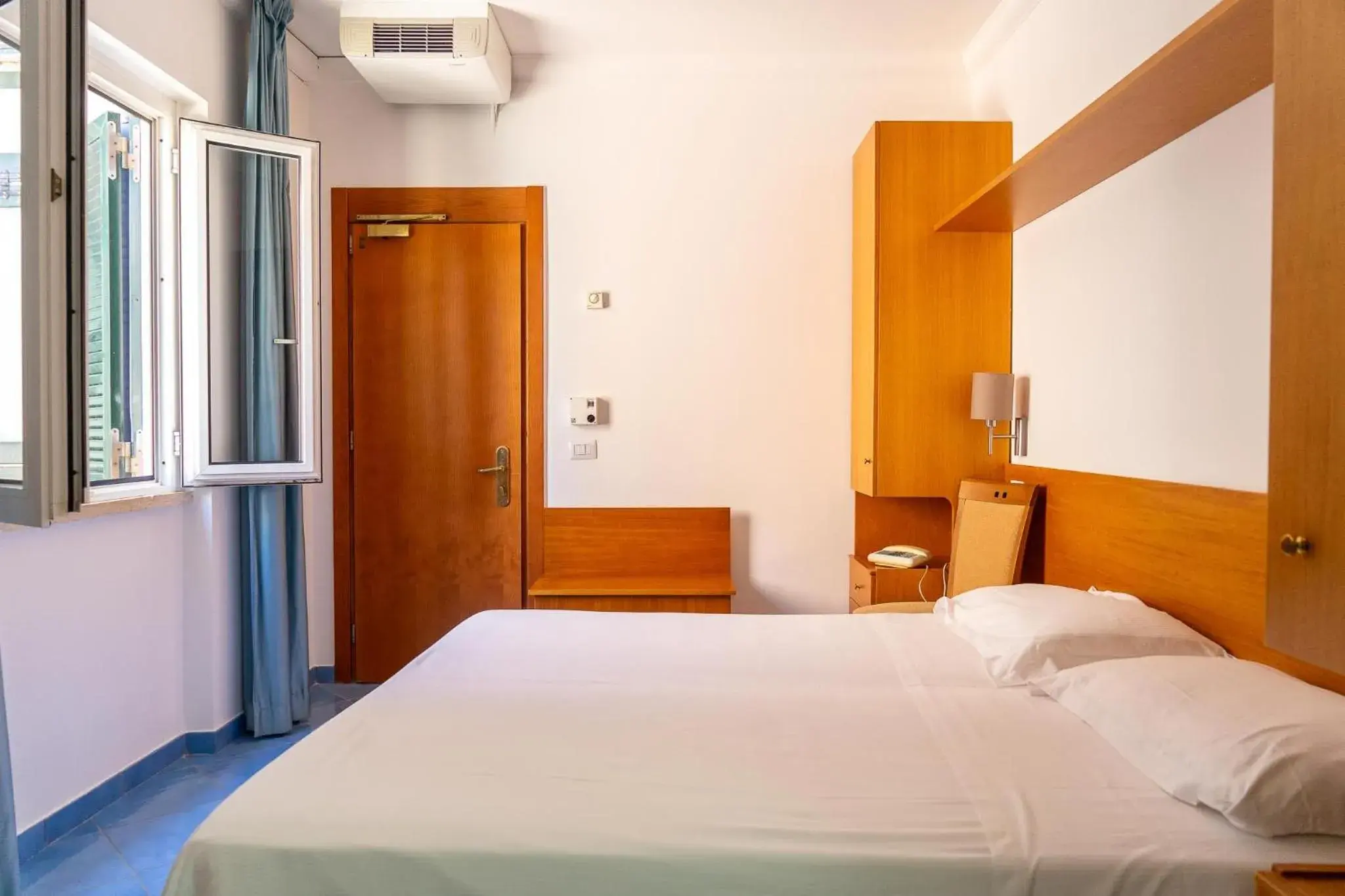 Economy Double or Twin Room in Hotel Bellavista Economy Double or Twin Room in Hotel Bellavista