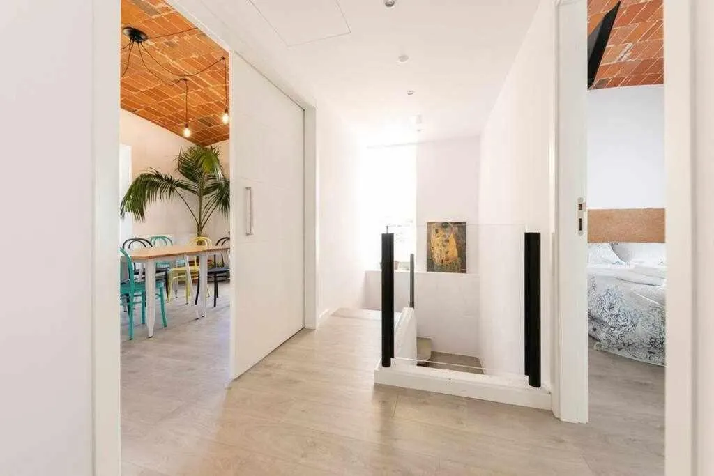 Bed in Newly renovated room w Pool & BikeParking