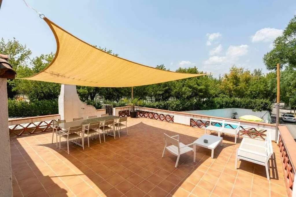 Newly renovated room w Pool & BikeParking