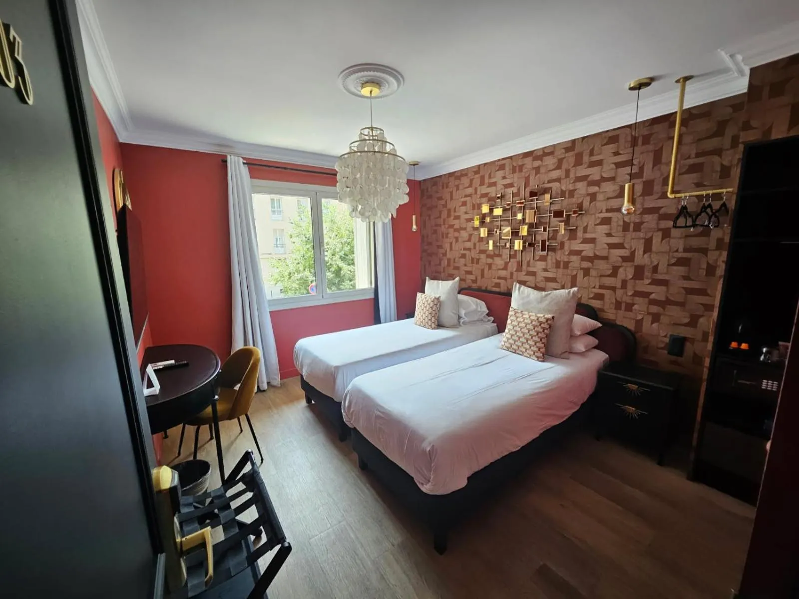 Photo of the whole room, Bed in La Caravelle